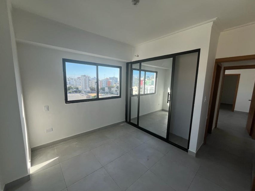 apartamentos - Apartamento en alquiler #24-565 Evaristo Morales, piso alto, ascensor, 2 hab. 1