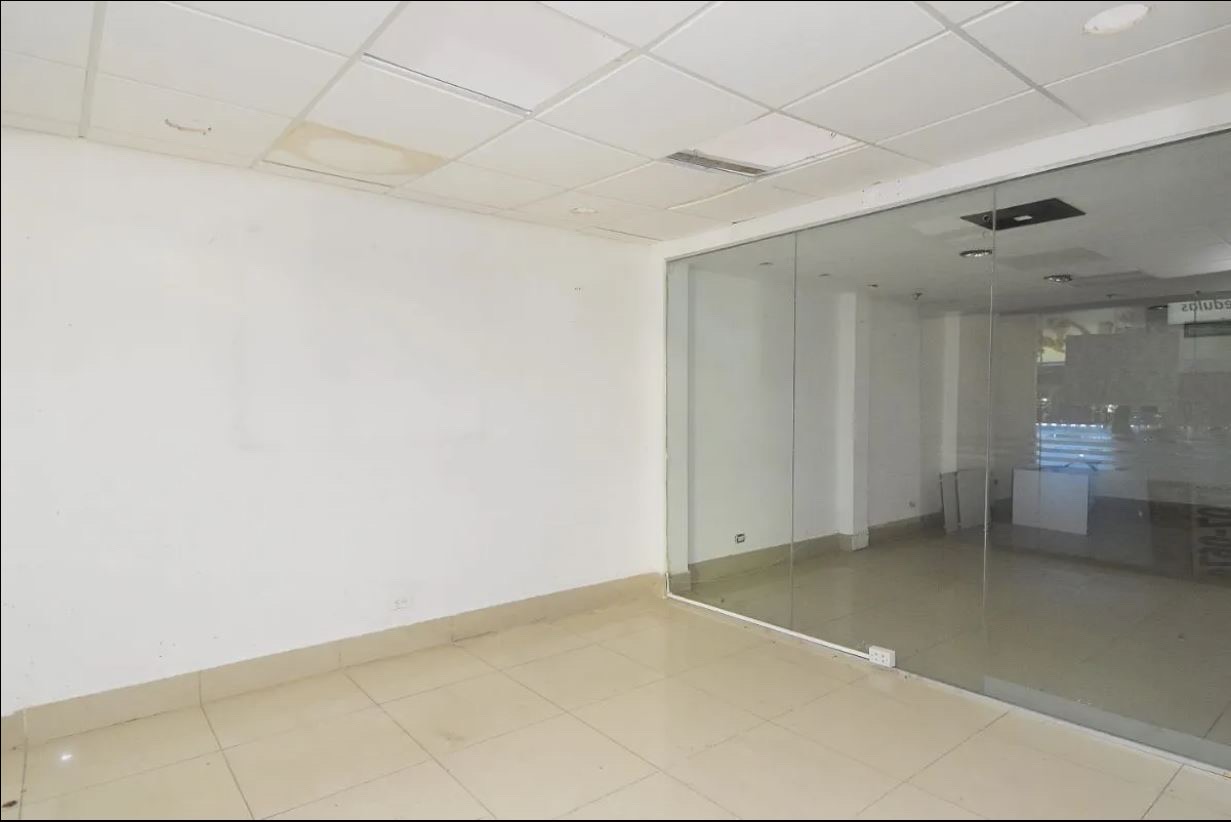 oficinas y locales comerciales - vente de local comercial  en plaza central Santo Domingo Distrito Nacional  2