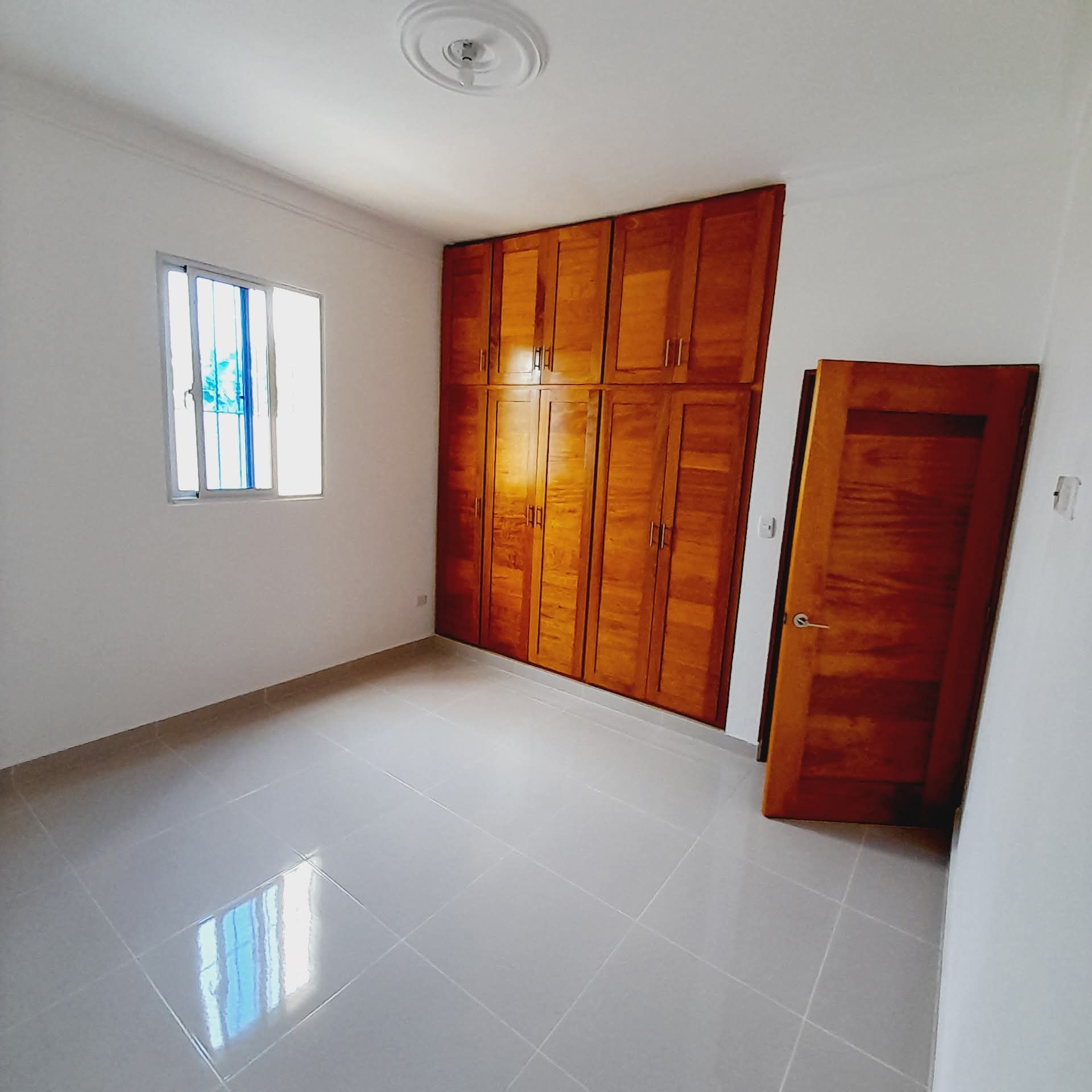casas - VENDO CASA CON SERCO ELECTRICO, Y PORTON A CONTROL REMOTO TITULO Y DESLINDE 8