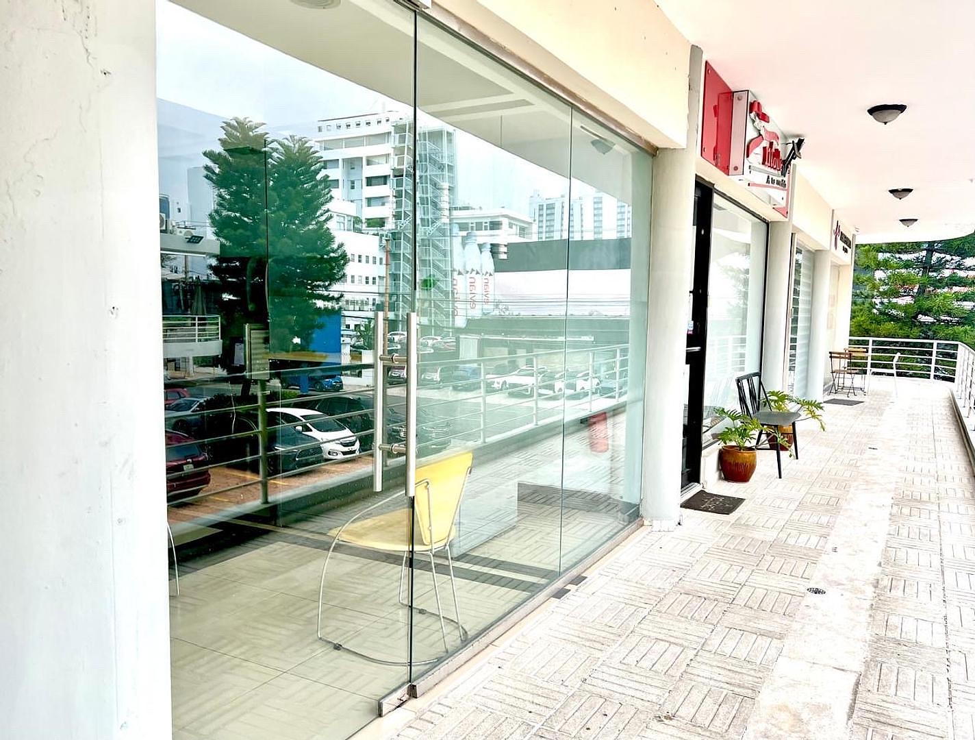 oficinas y locales comerciales - Piantini en el mismo corazón financiero Moderno y céntrico local comercial 32 m² 1