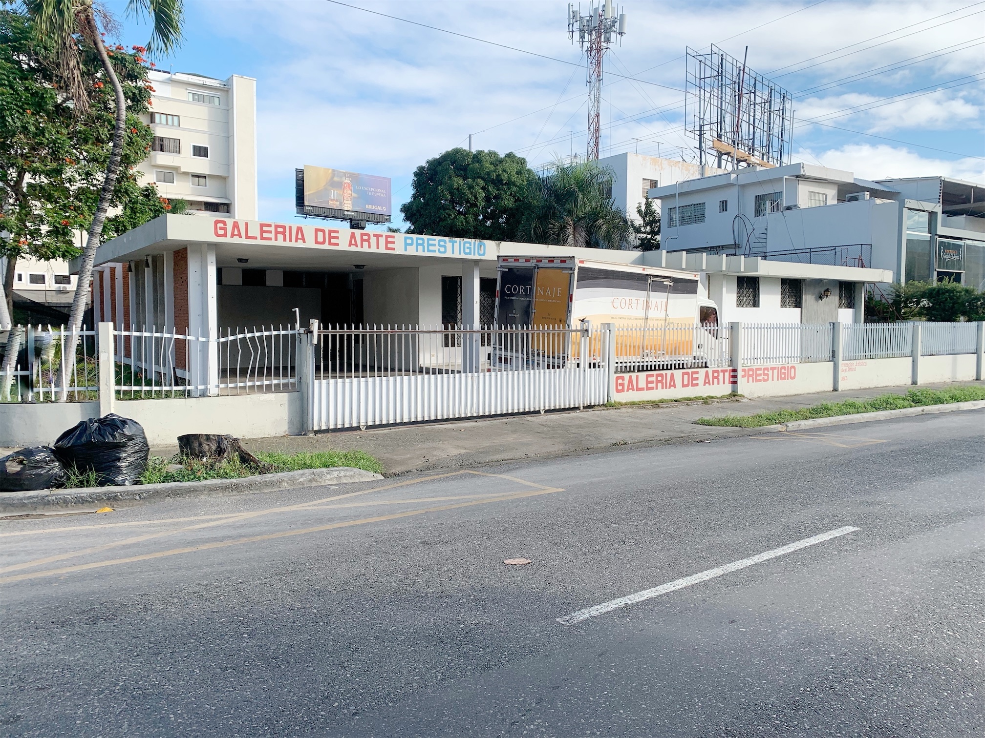 oficinas y locales comerciales - Local esquinero en Naco 5