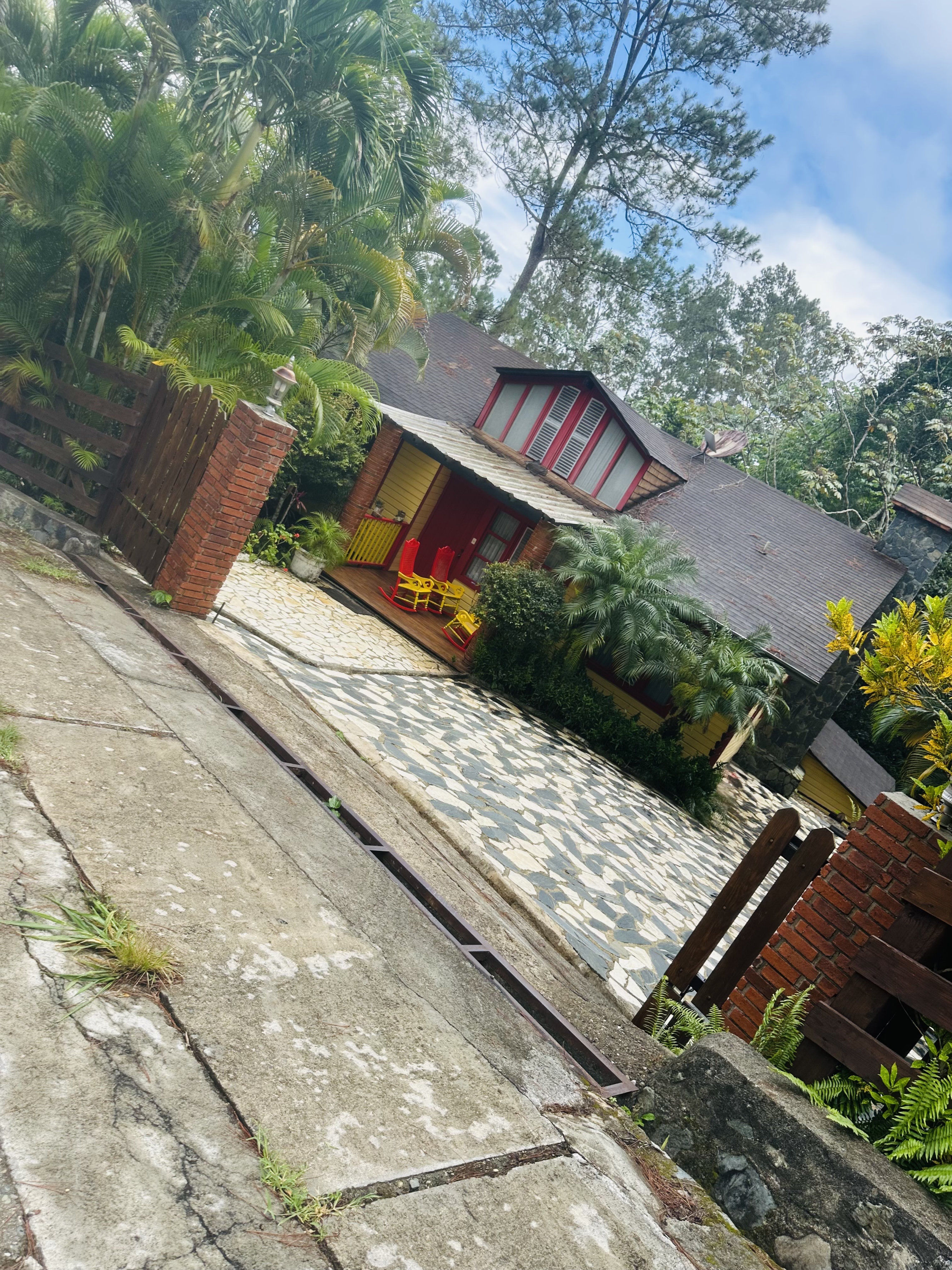 casas vacacionales y villas - Descubre tu refugio ideal en Monte Bonito, Jarabacoa. Naturaleza, lujo y paz.