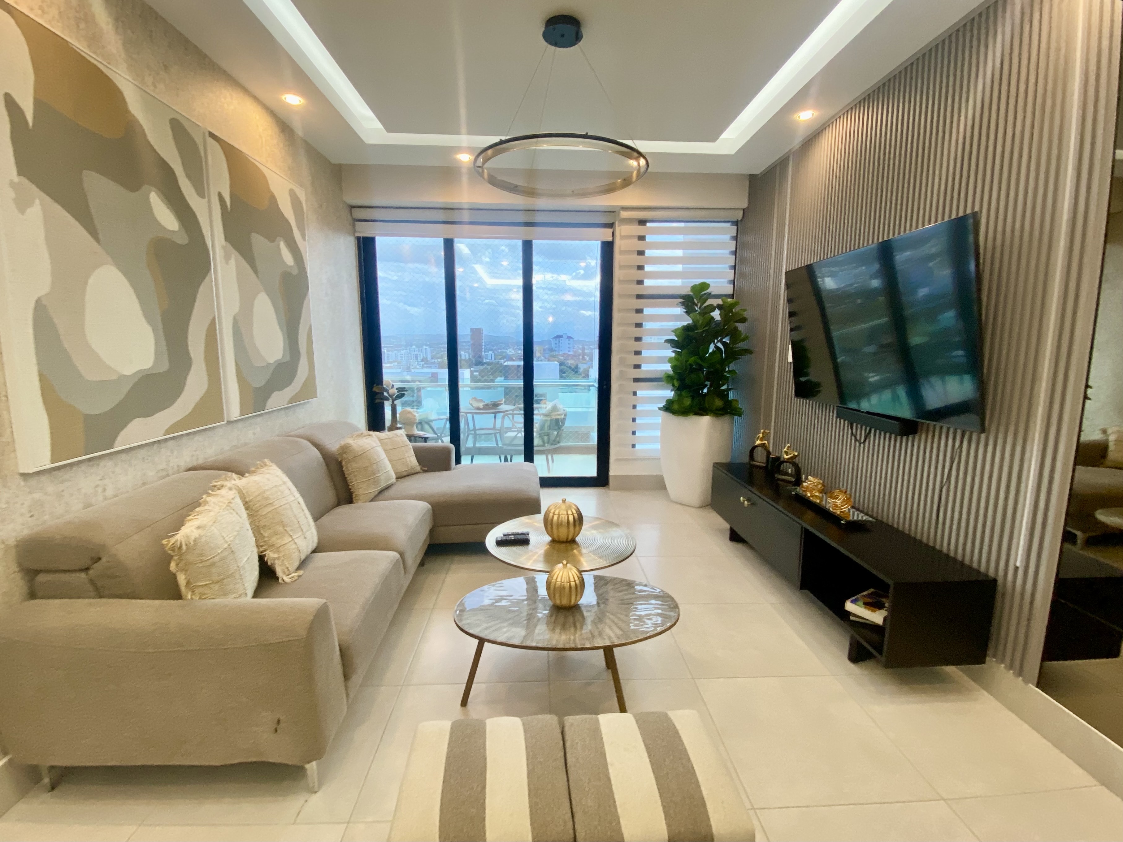 apartamentos - Piso alto de venta amueblada en La Esmeralda 3