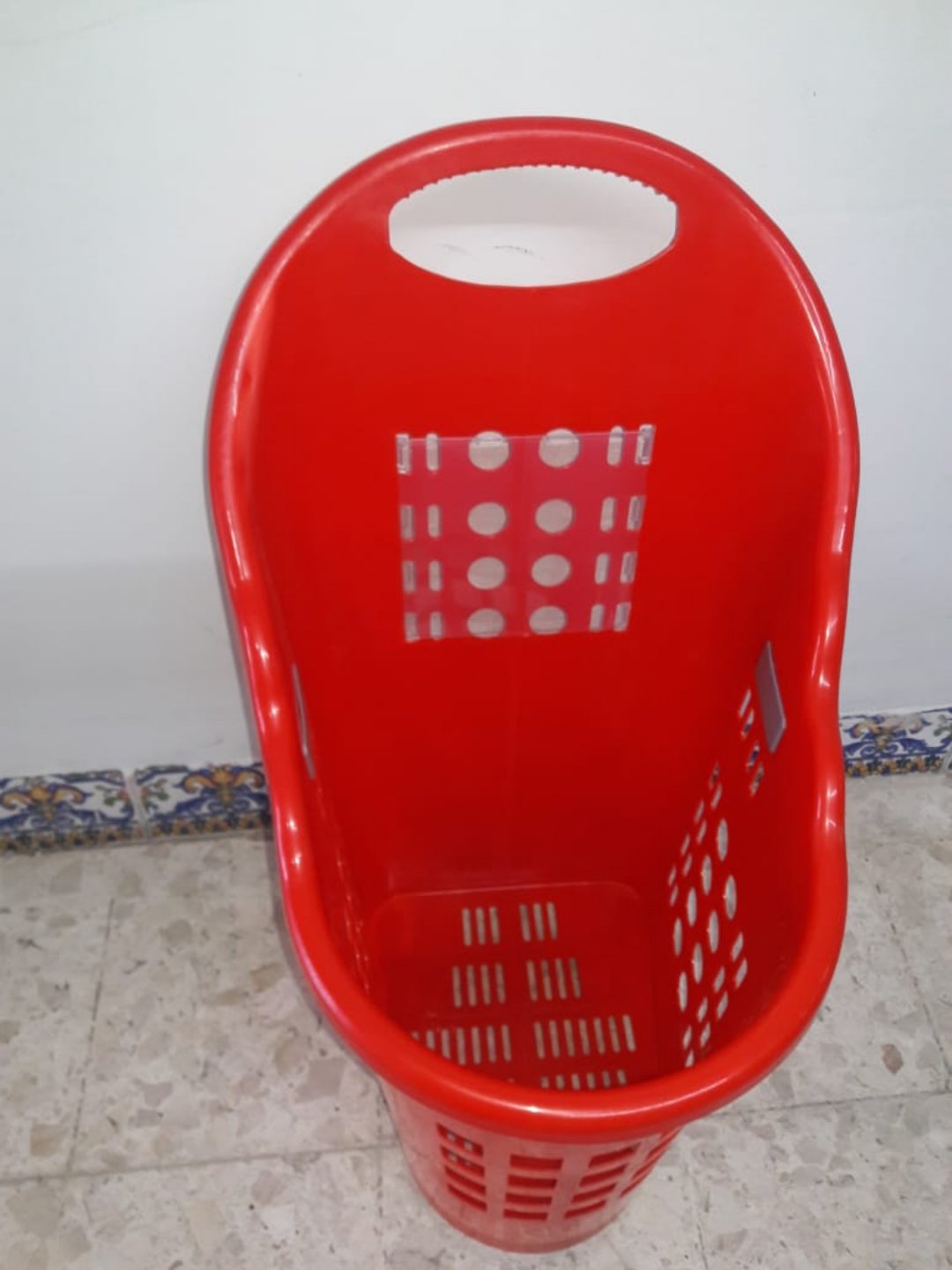 equipos profesionales - Canastas de ruedas y de mano para tiendas  2