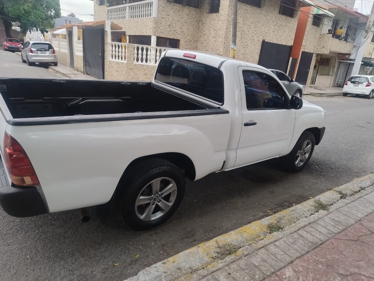 jeepetas y camionetas - TOYOTA TACOMA UNA CABINA 2014 4