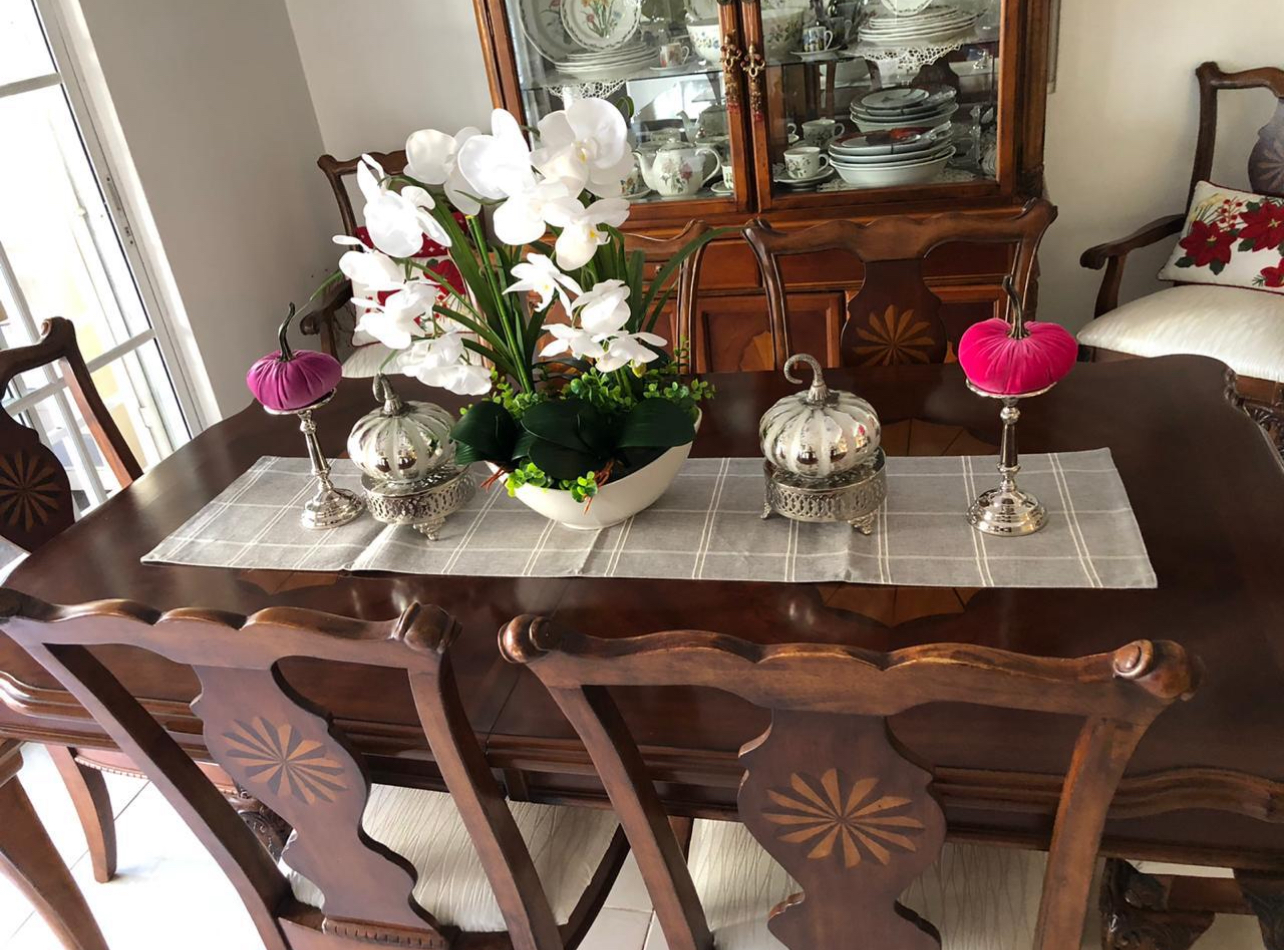 muebles y colchones - Hermoso juego de comedor con vitrina 0