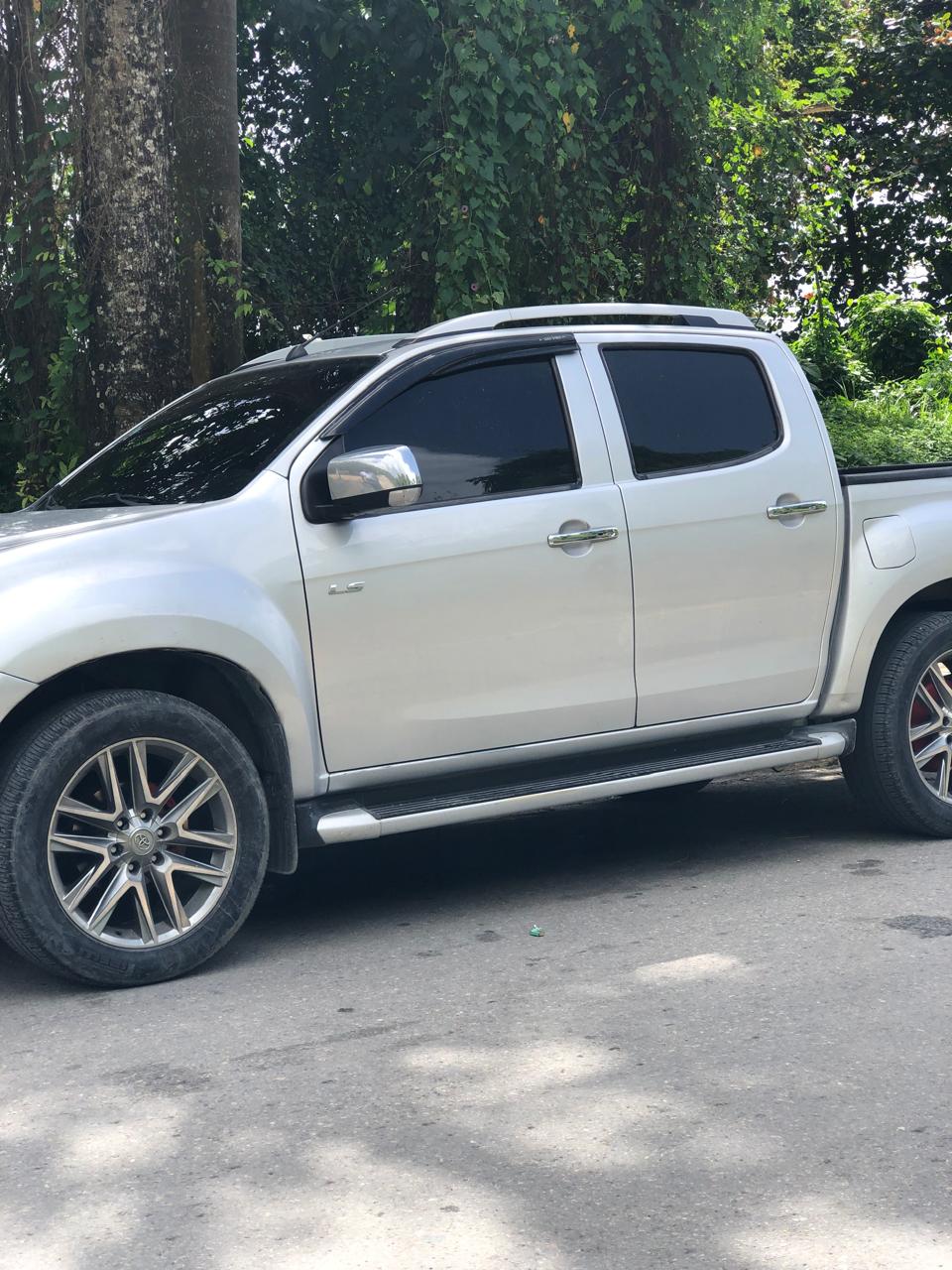 jeepetas y camionetas - Isuzu Dmax