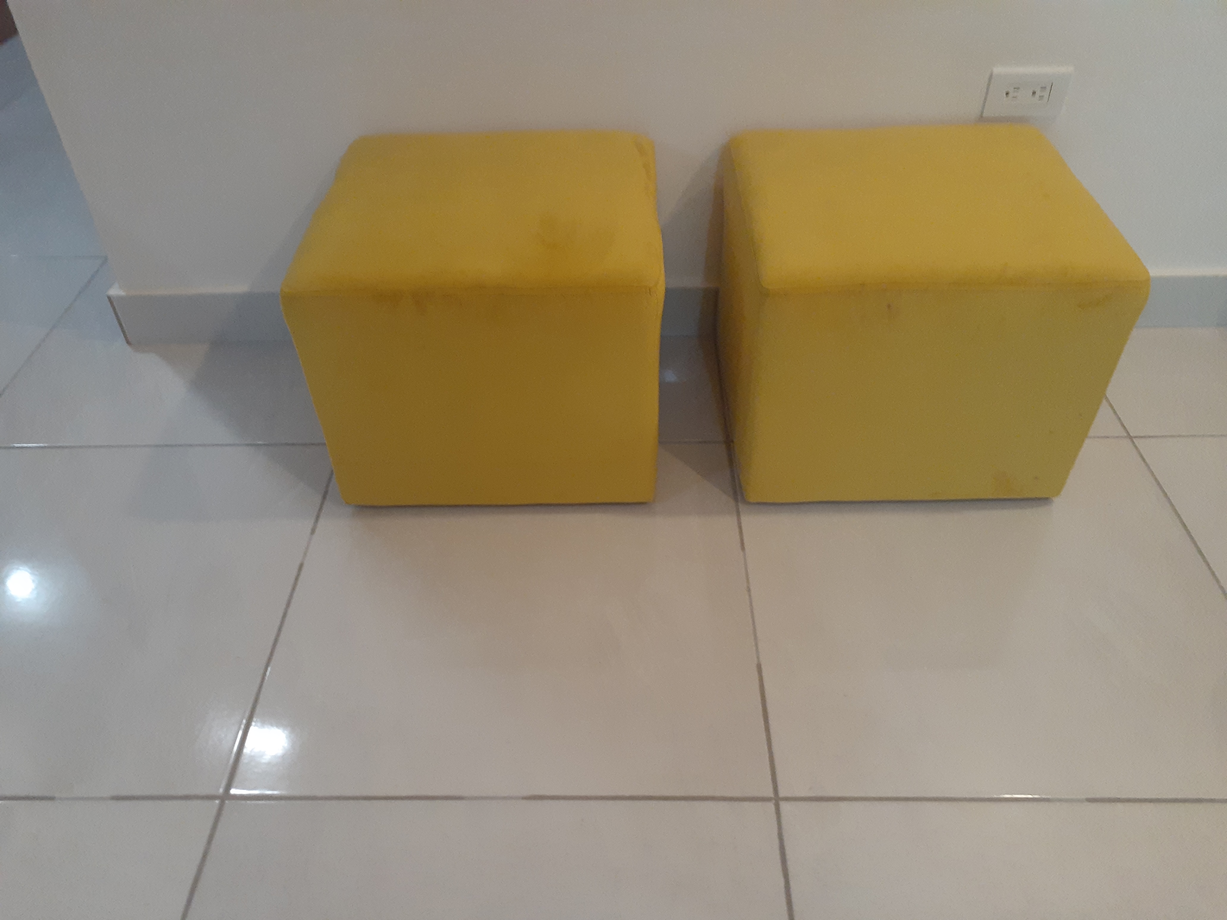 muebles y colchones - octoman en muy buena condiciones  0