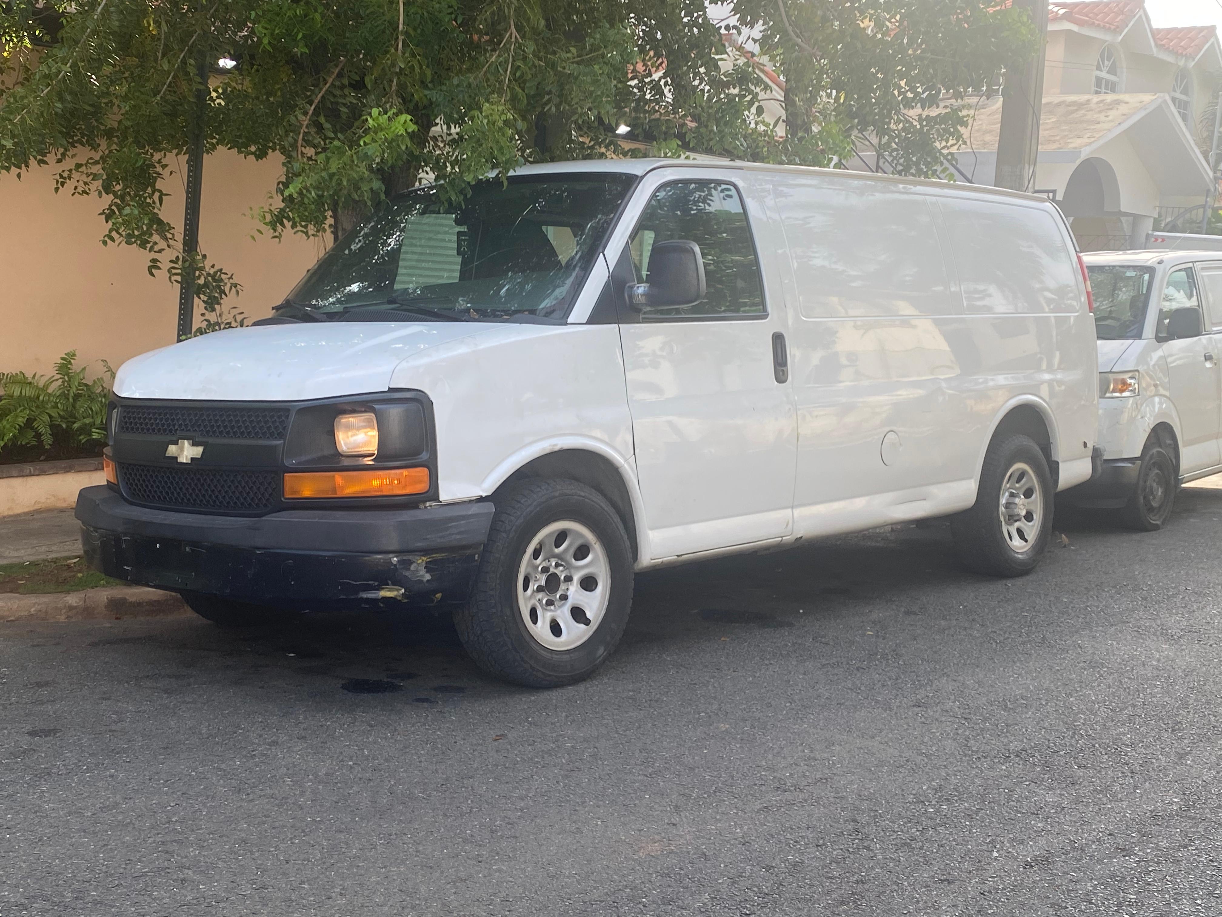 otros vehiculos - Vendo Chevrolet Express - Financiamient Disponible 0