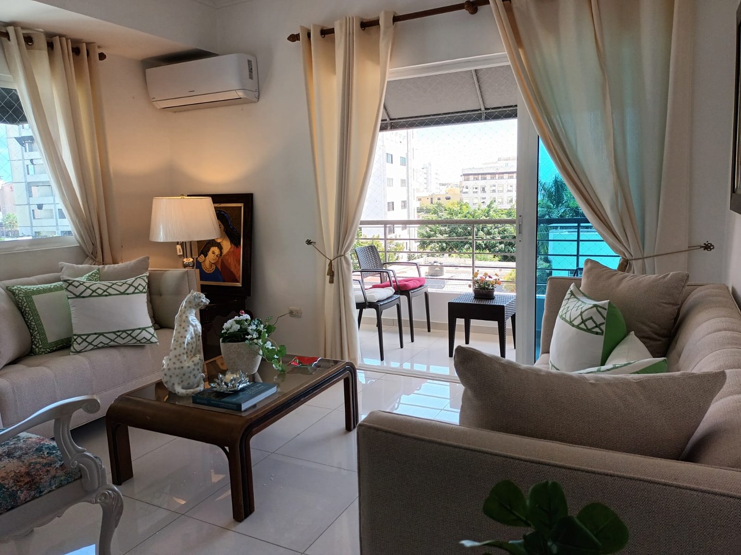 apartamentos - Oportunidad Evaristo morales apartamento 
 2 habitaciones.
Us$230,000
  2