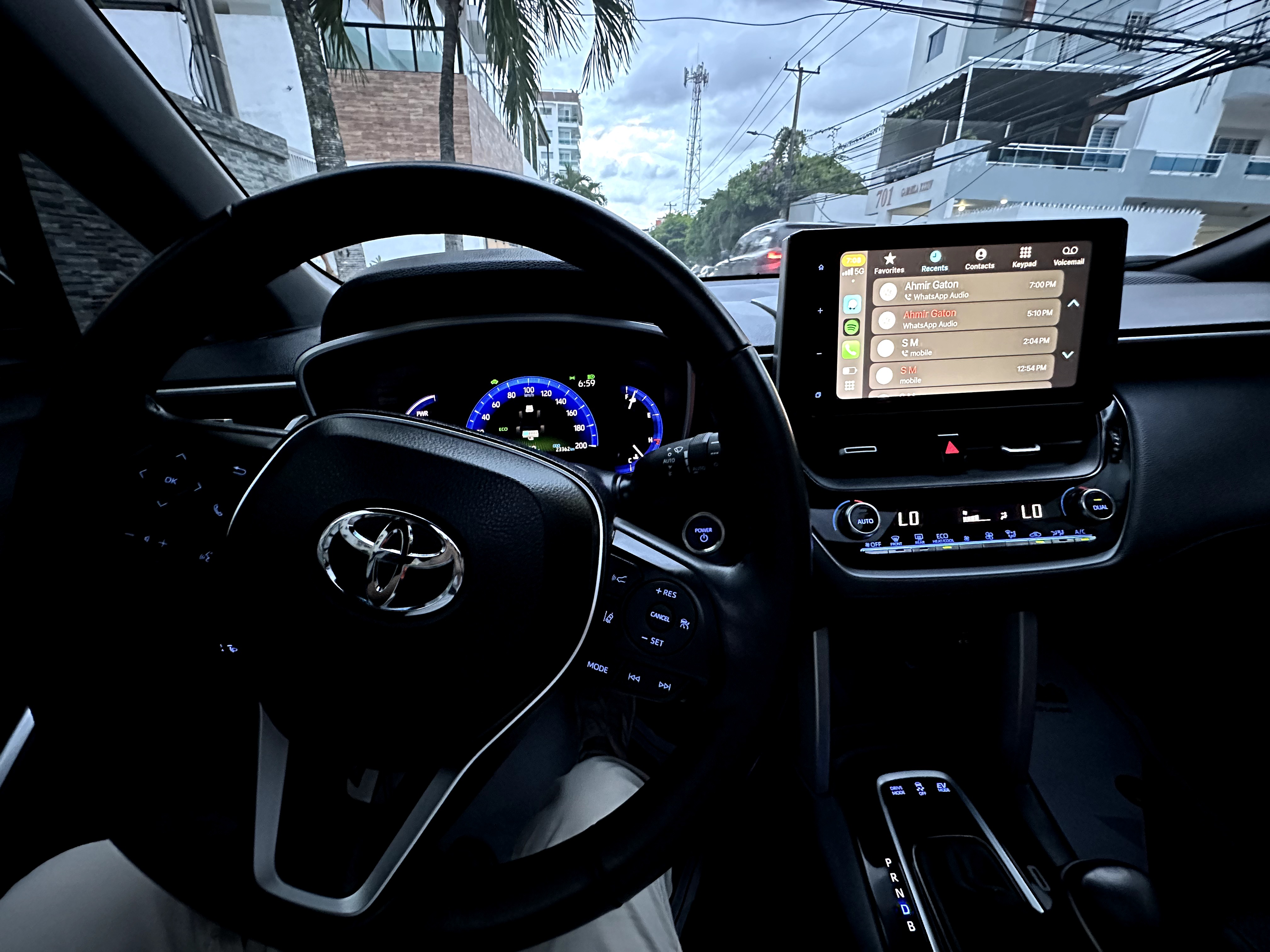 jeepetas y camionetas - Toyota Corolla Cross Limited- Hibrido 2024 9