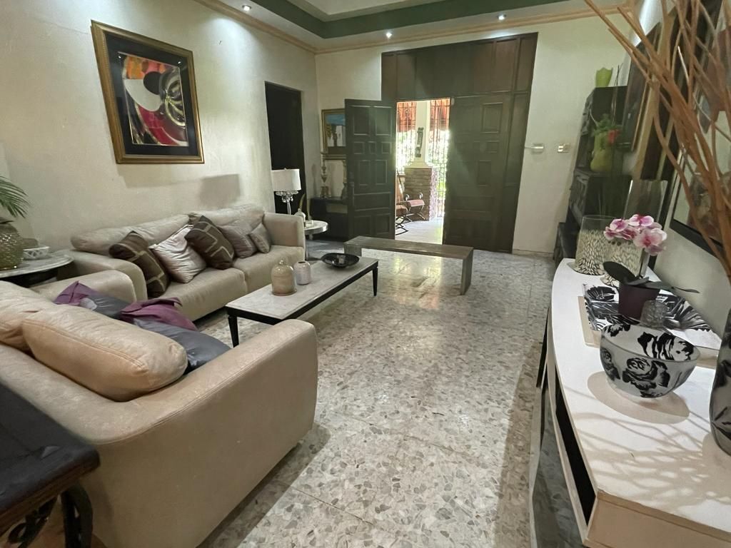 casas - Venta de Casa en Gazcue 6