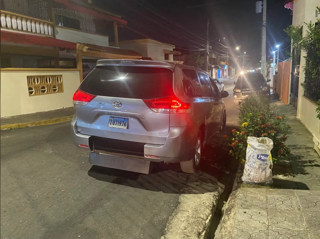 jeepetas y camionetas - se vende toyota sienna de trasporte especializado  1