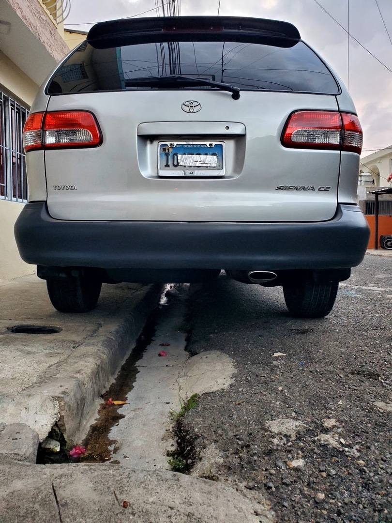 otros vehiculos - Toyota Sienna año 2002 5