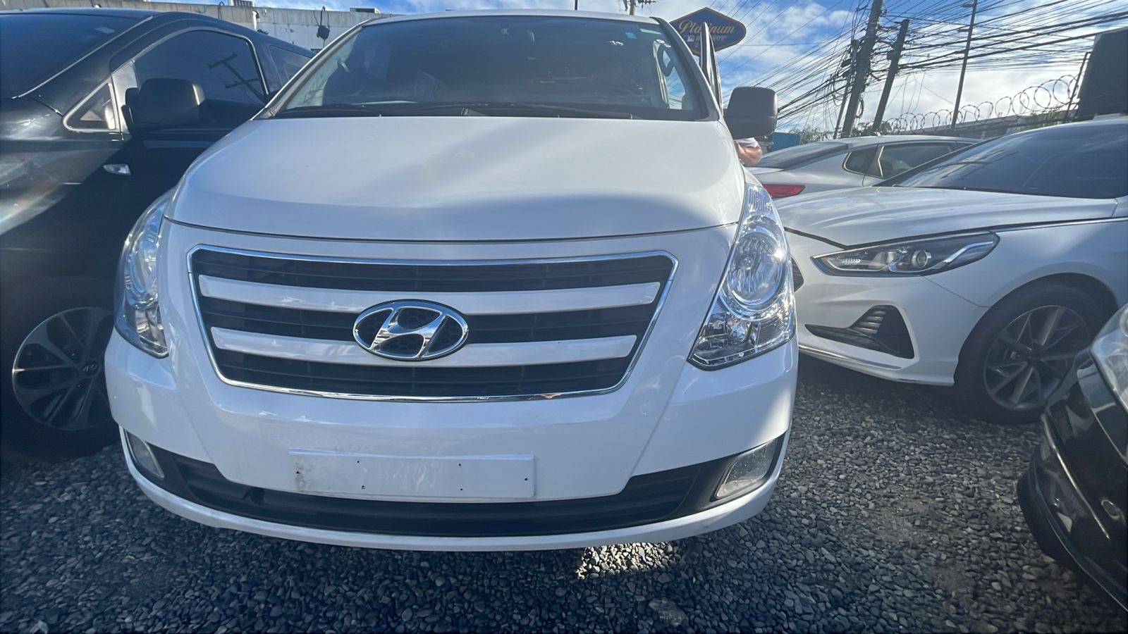 camiones y vehiculos pesados - GRAND STAREX 2017 BLANCO DESDE: RD$1,200.000.