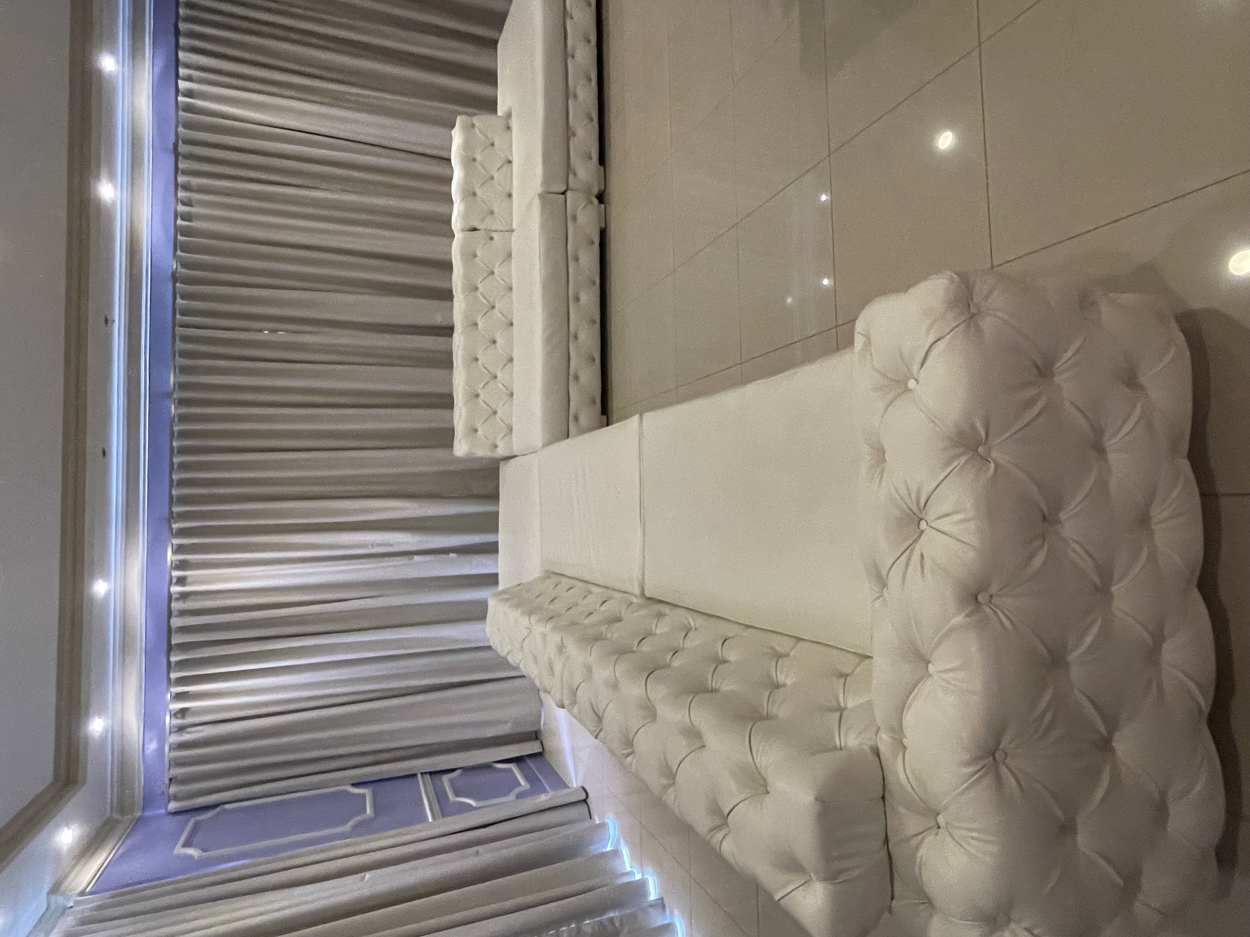 muebles y colchones - Mueble en tacto piel italiano blanco. 0