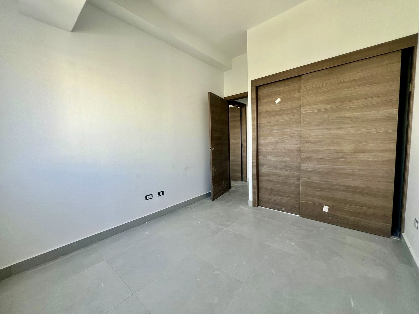 apartamentos - Naco nuevo piso 8 2 habitaciones 2.5 banos 2 parqueos  1