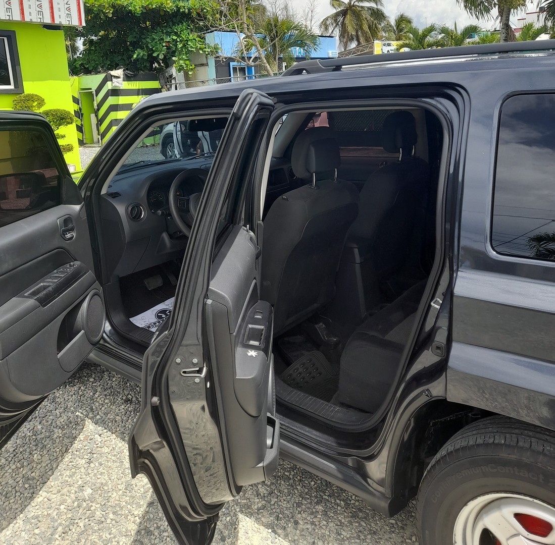 jeepetas y camionetas - Jeep Patriot Sport 2016 RD$570,000... 4