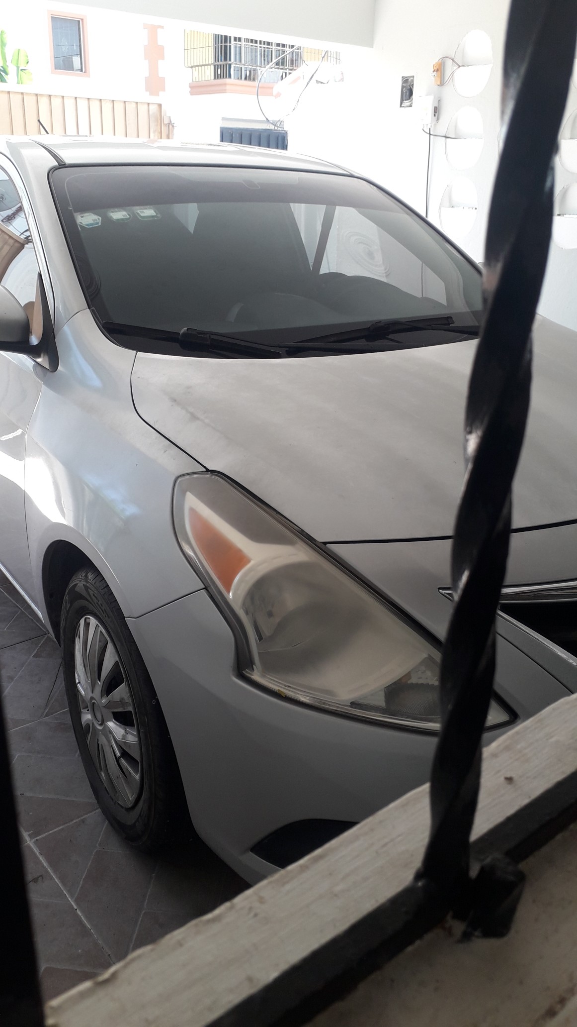 carros - Vendo Nissan Versa 2017, en muy buenas condiciones!