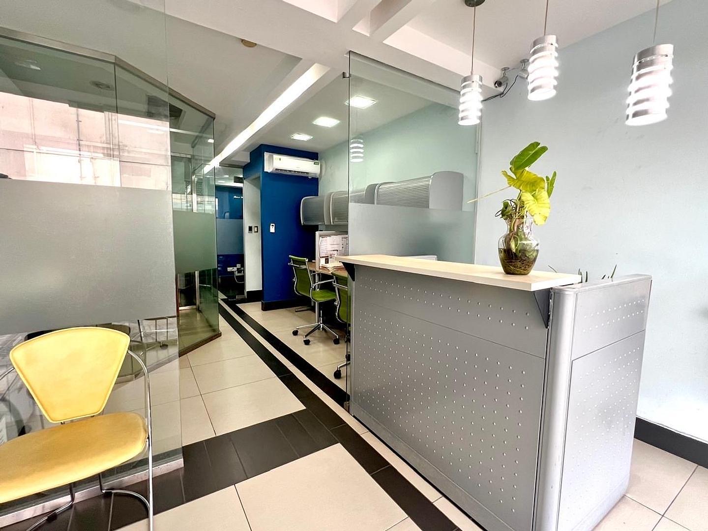 oficinas y locales comerciales - Piantini en el mismo corazón financiero Moderno y céntrico local comercial 32 m² 3
