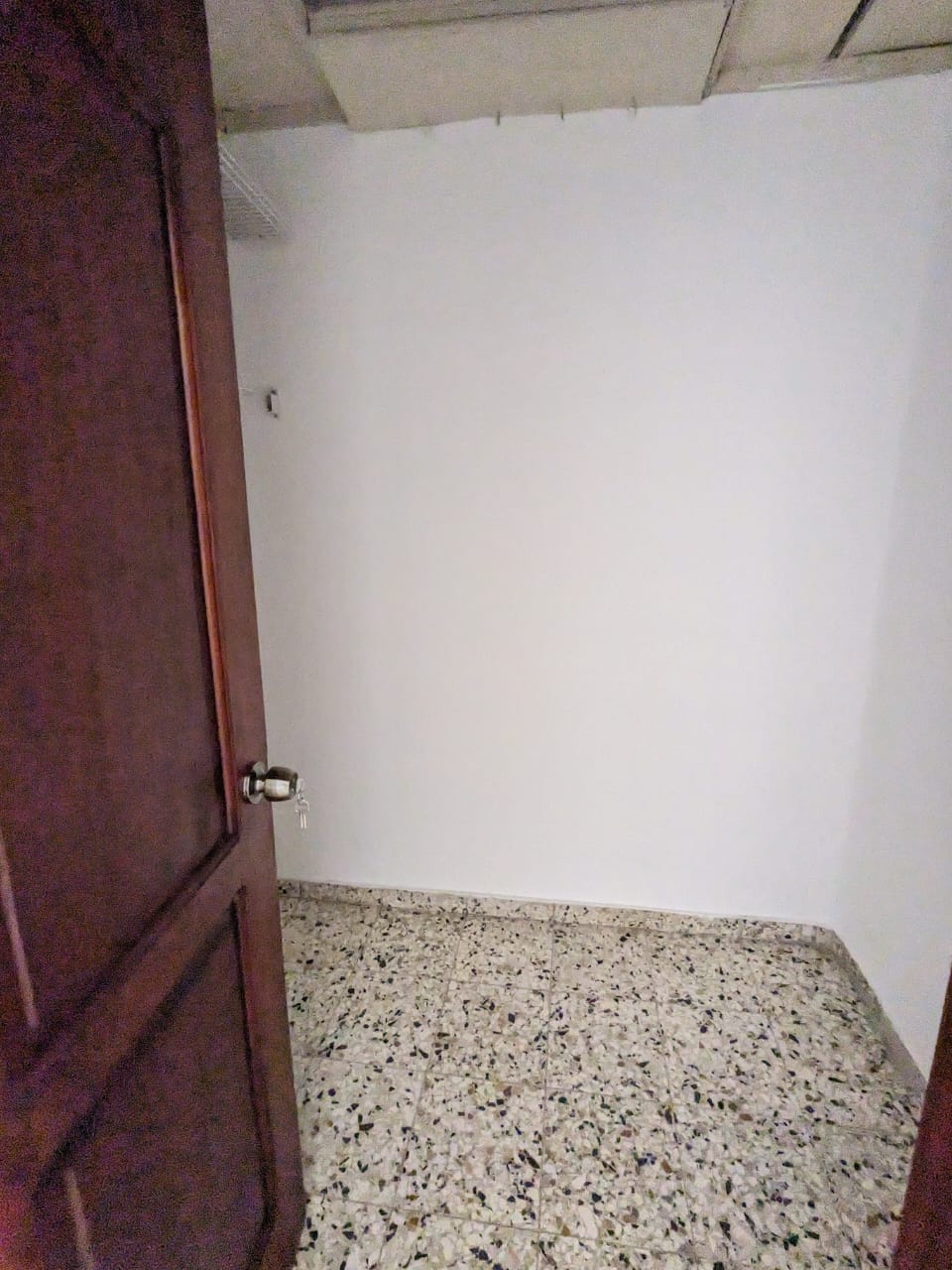 apartamentos - APTO DE 3 HAB EN  43 MIL EN LA INDEPENDENCIA 8