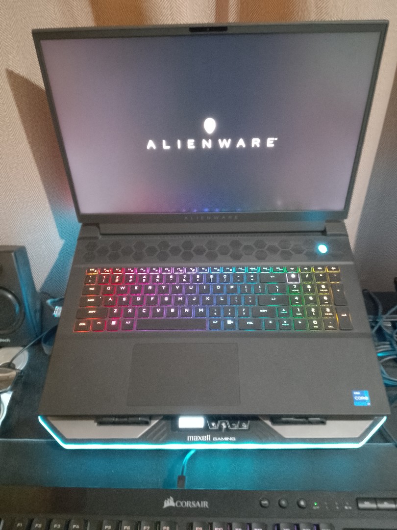 computadoras y laptops - Alienware M18-R2 6