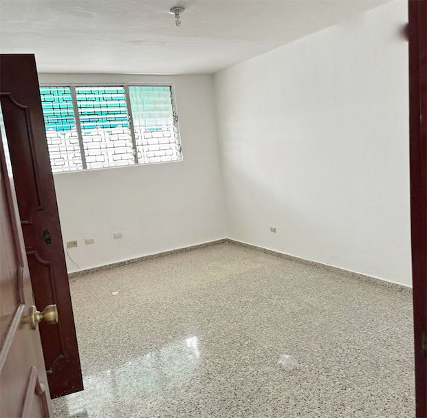 oficinas y locales comerciales - Local en los prados 90 m  4
