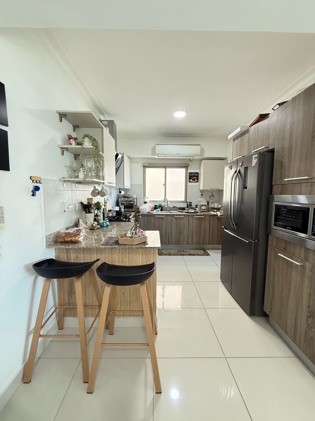 apartamentos - Vendo oh Evaristo morales tres hab con baño dos pa 8