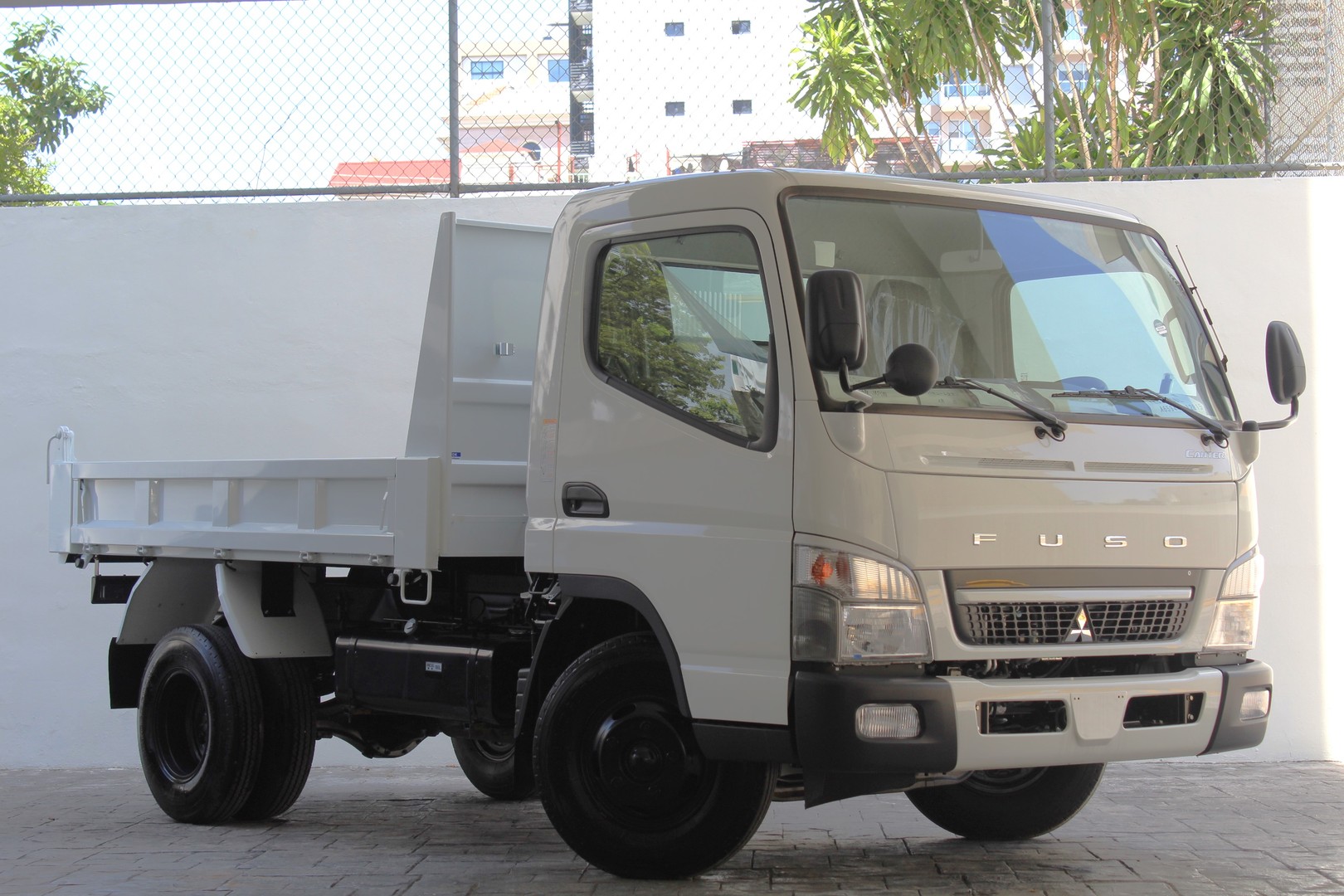 camiones y vehiculos pesados - Mitsubishi Canter Fuso Volteo 3M 2024 0