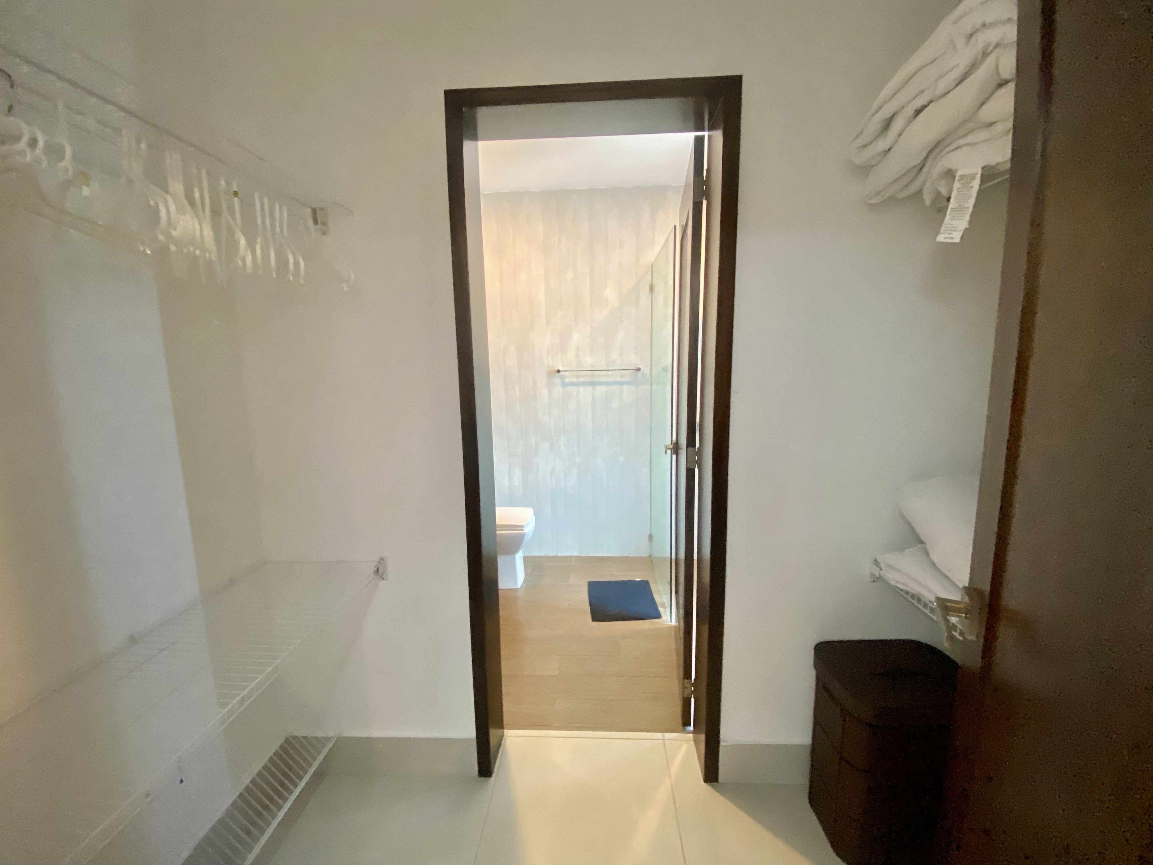 apartamentos - Piso alto de venta amueblada en La Esmeralda 5