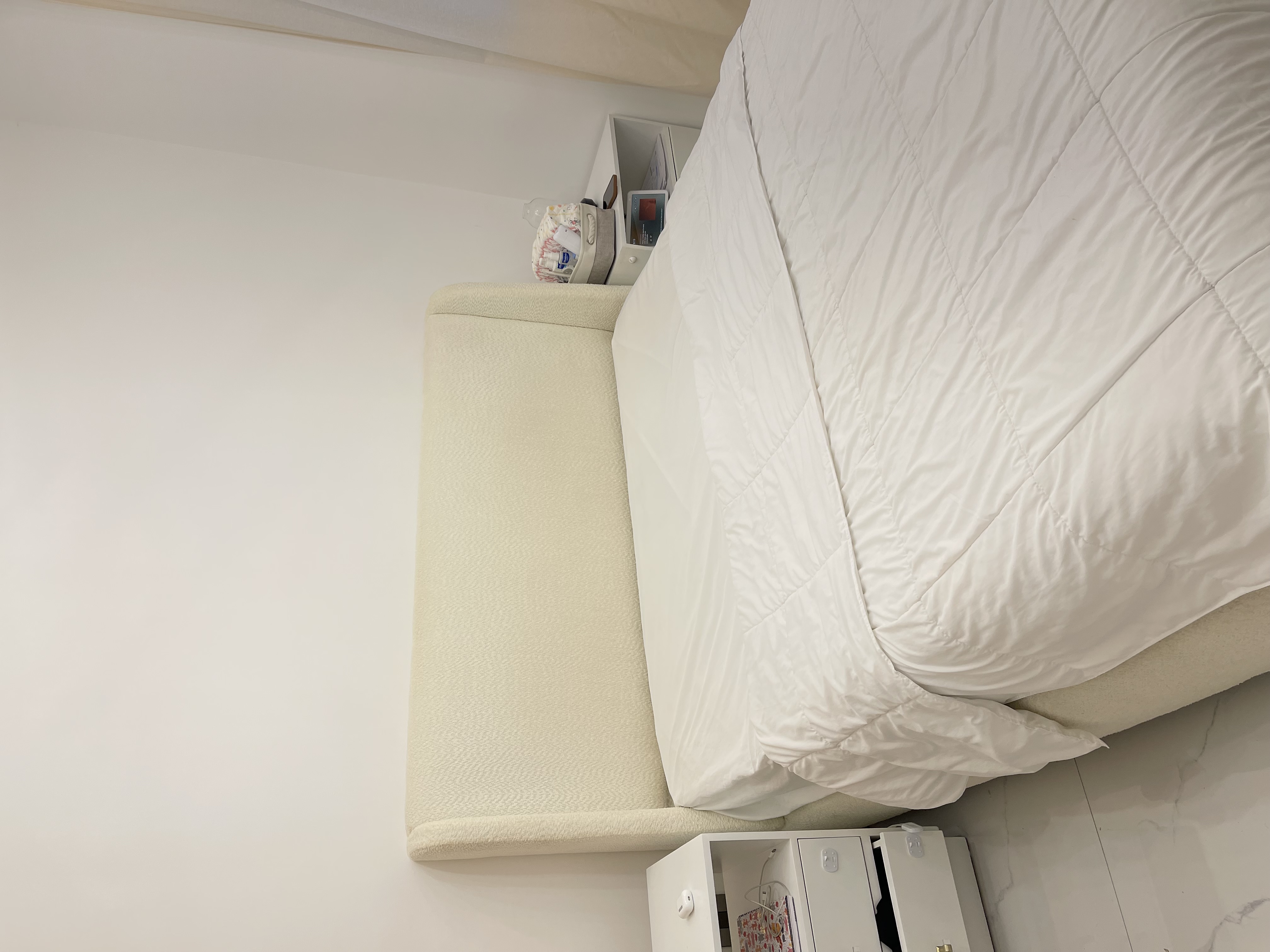 muebles y colchones - Vendo cama moderna queen, incluye el colchón  1