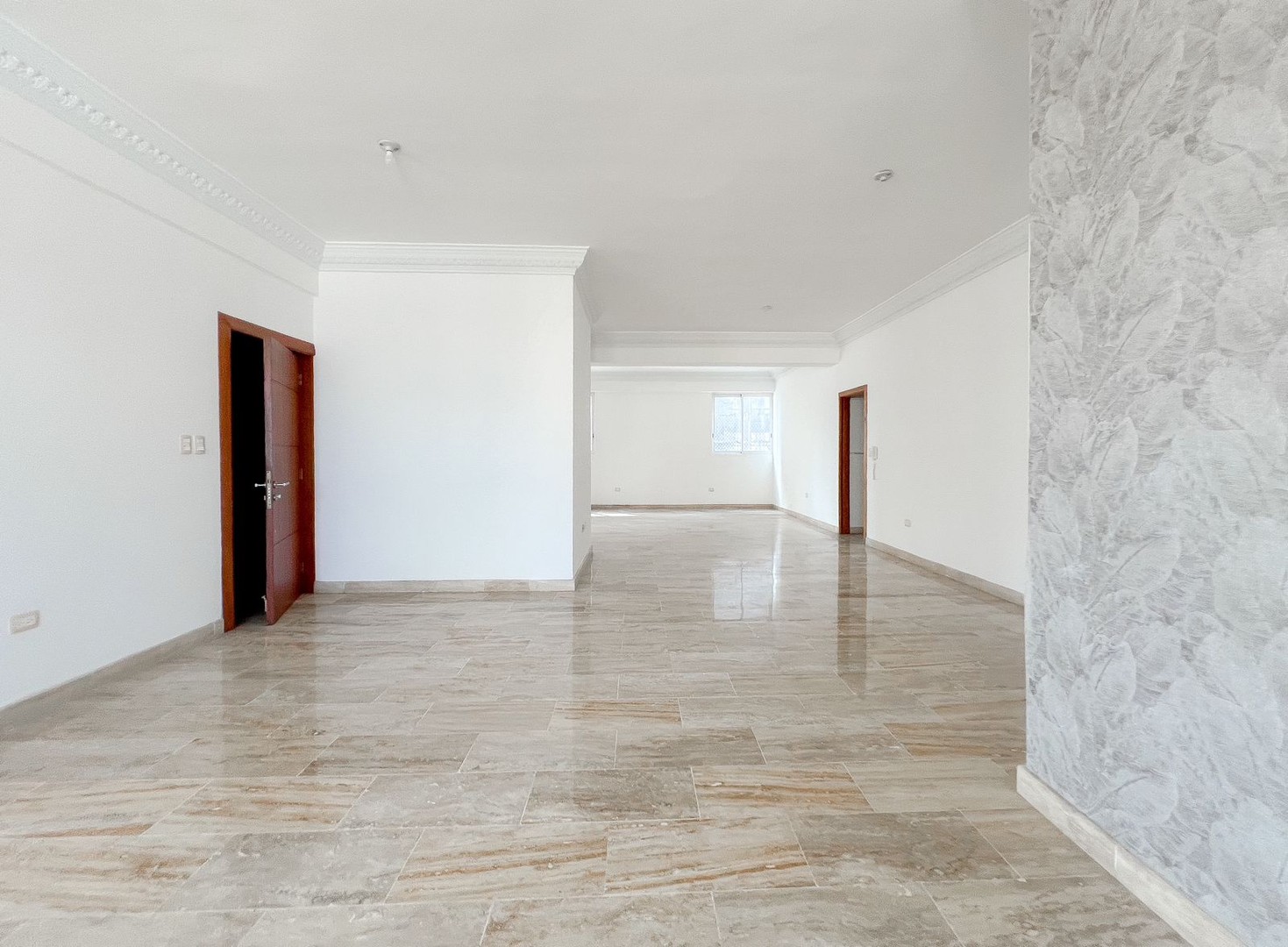 apartamentos - Naco, Espacioso Apartamento en Torre Familiar!! 4