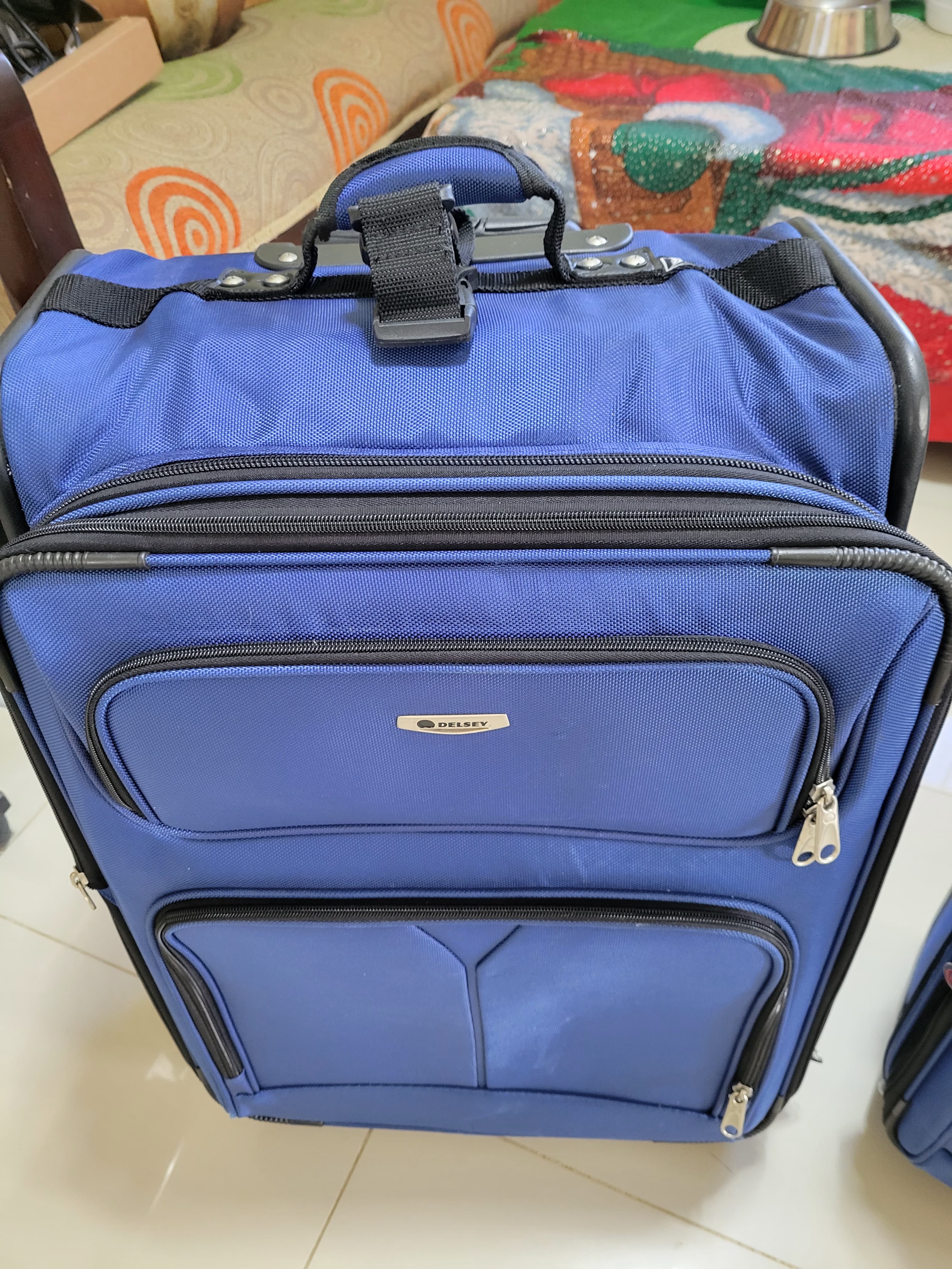 carteras y maletas - DELSEY Maleta azul con ruedas y mango telescópico. 0