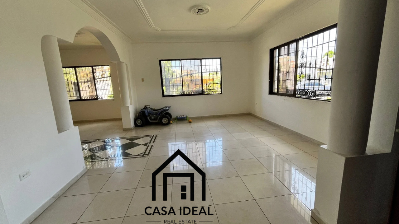 casas - se vende hermosa casa en exclusivo residencial en bani Av Fabio Herrera  1