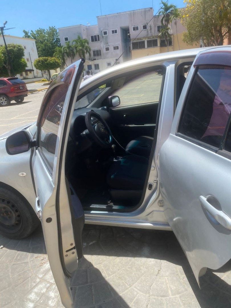 carros - Nissan March 2013 en buen estado – Compacto, económico 5