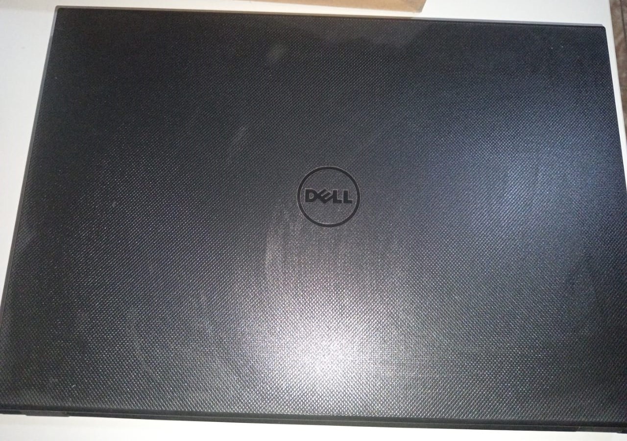 computadoras y laptops - LAPTOP DELL DE 16" CON CARGADOR!