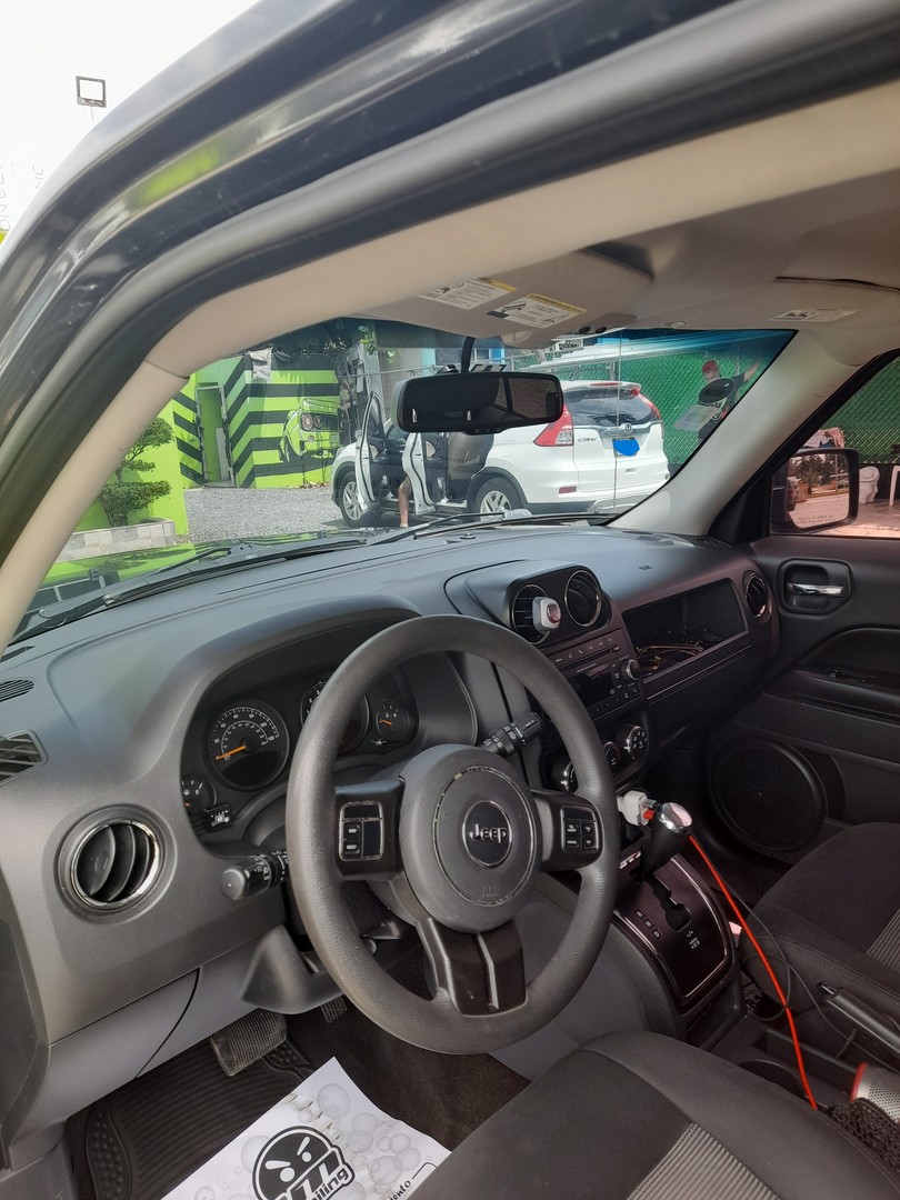 jeepetas y camionetas - Jeep Patriot Sport 2016 RD$570,000... 5
