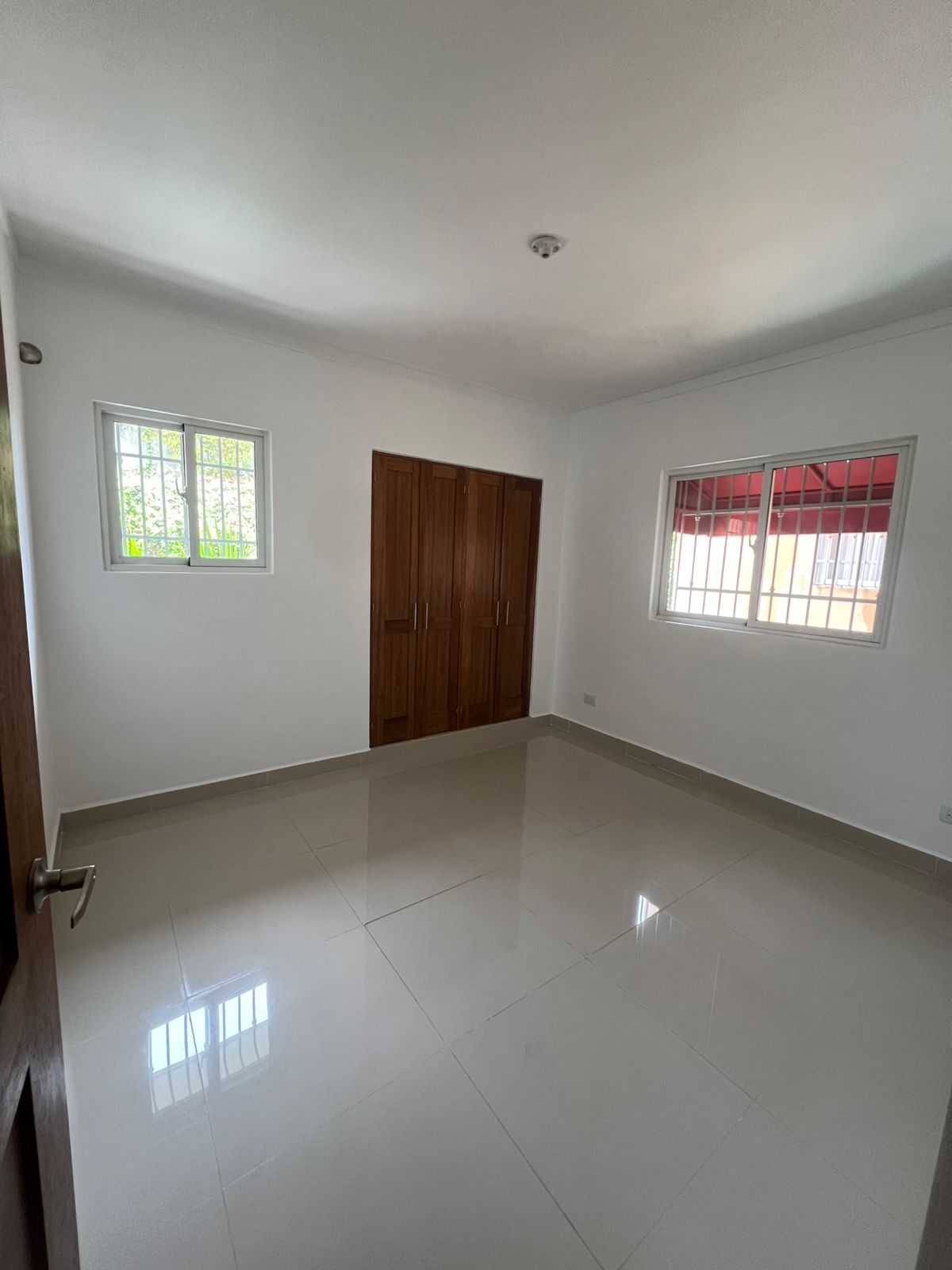 apartamentos - Alquilo apto de 2 hab con dos parqueos y estudio 6