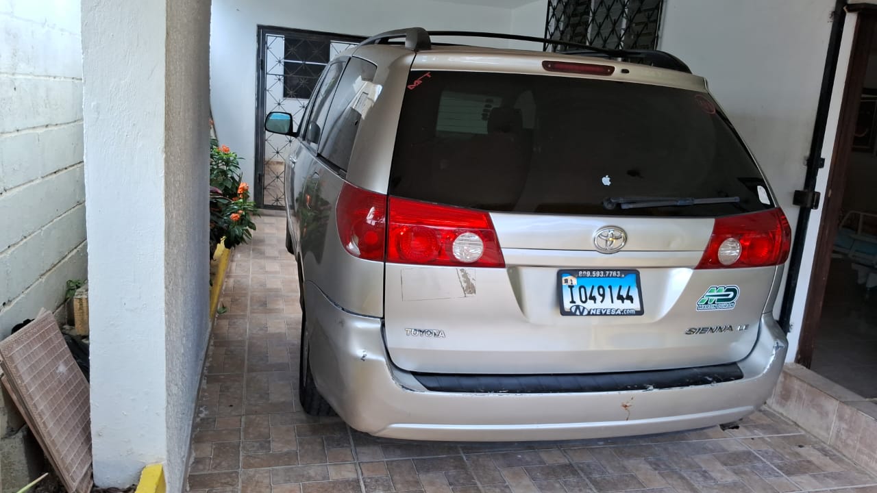 jeepetas y camionetas - Toyota Sienna Año 2006 Única Dueña en Santiago Vi.