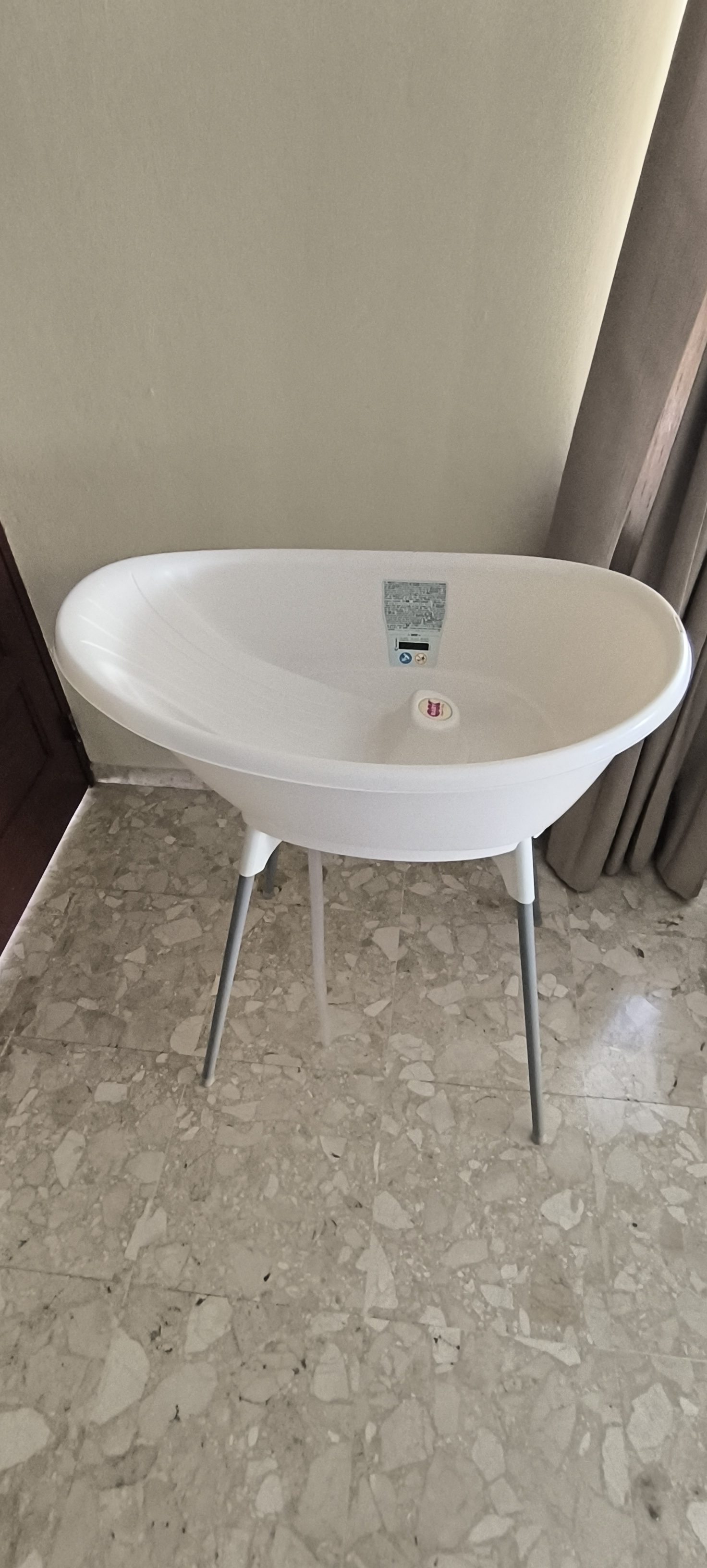 accesorios - Vendo Bañera para Bebe color Blanco con base. 1