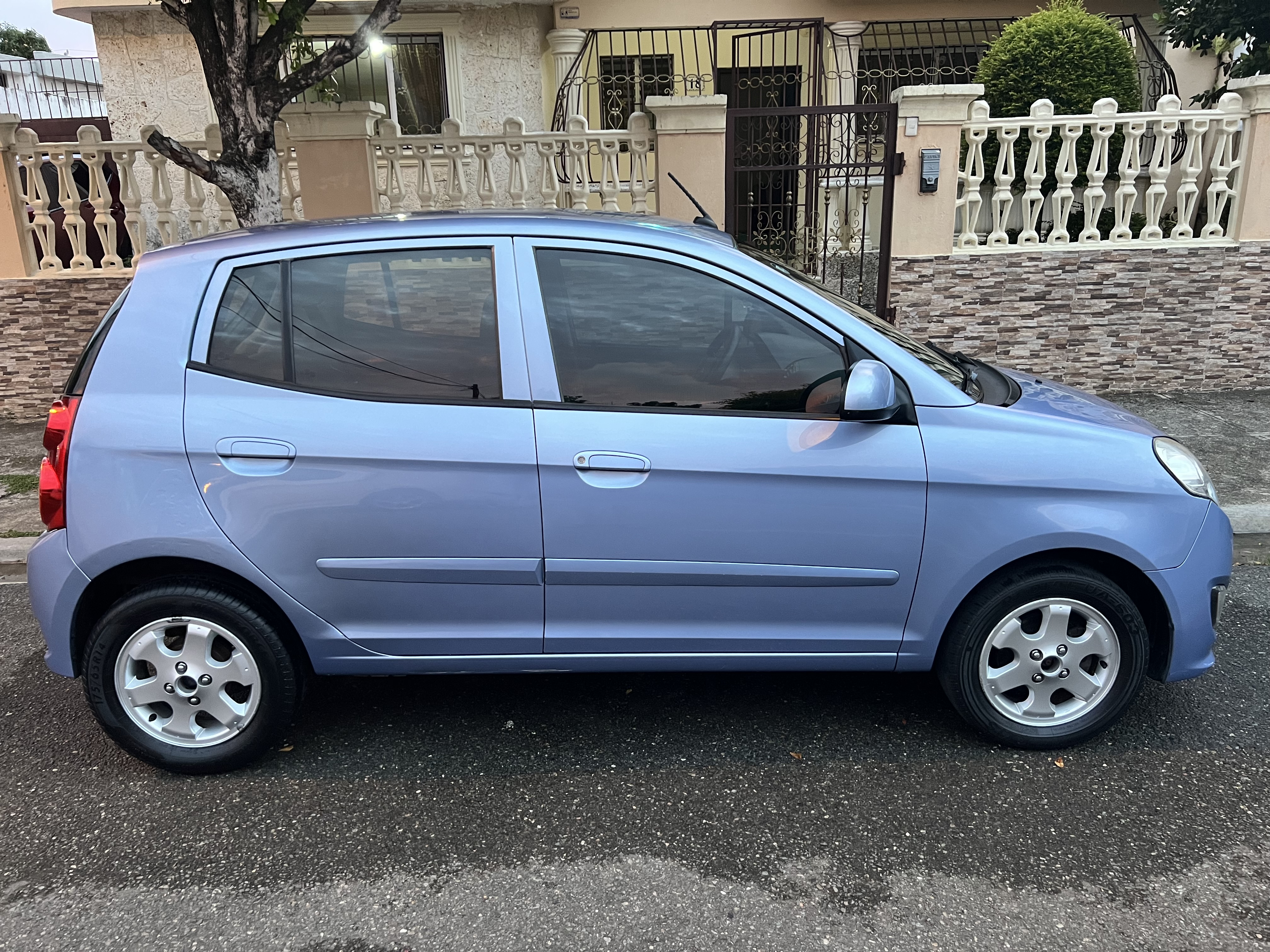 carros - Kia picanto 2011 bien cuidado  1