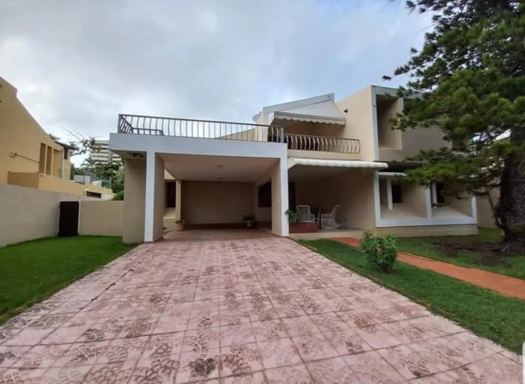 casas - Venta de Casa en Los Cacicazgos a Remodelar 0
