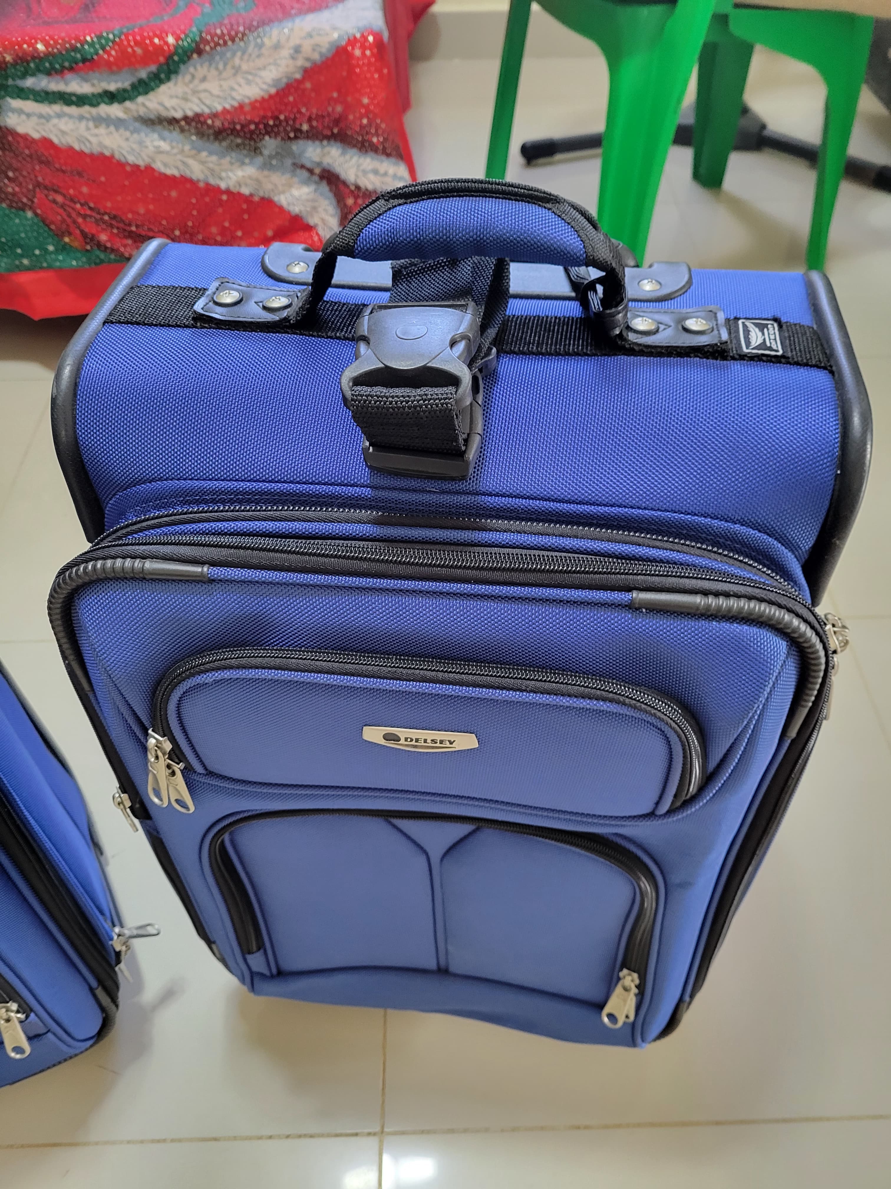 carteras y maletas - DELSEY Maleta azul con ruedas y mango telescópico. 1