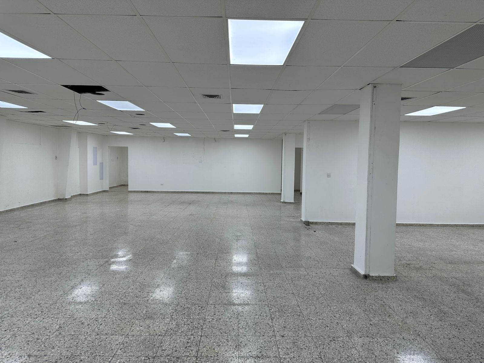 oficinas y locales comerciales - Local o edificio completo en renta av 27 de febrer