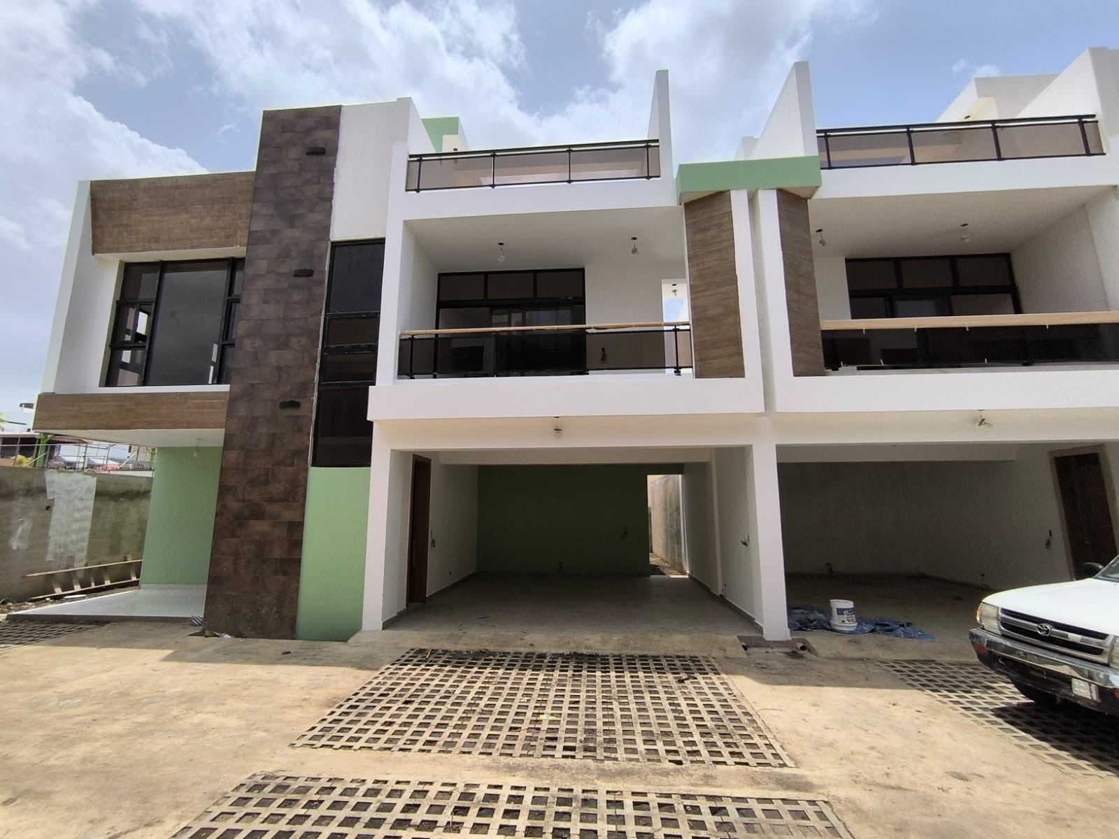 casas - venta de casa en proyecto cerrado autopista de san isidro Santo Domingo este  5