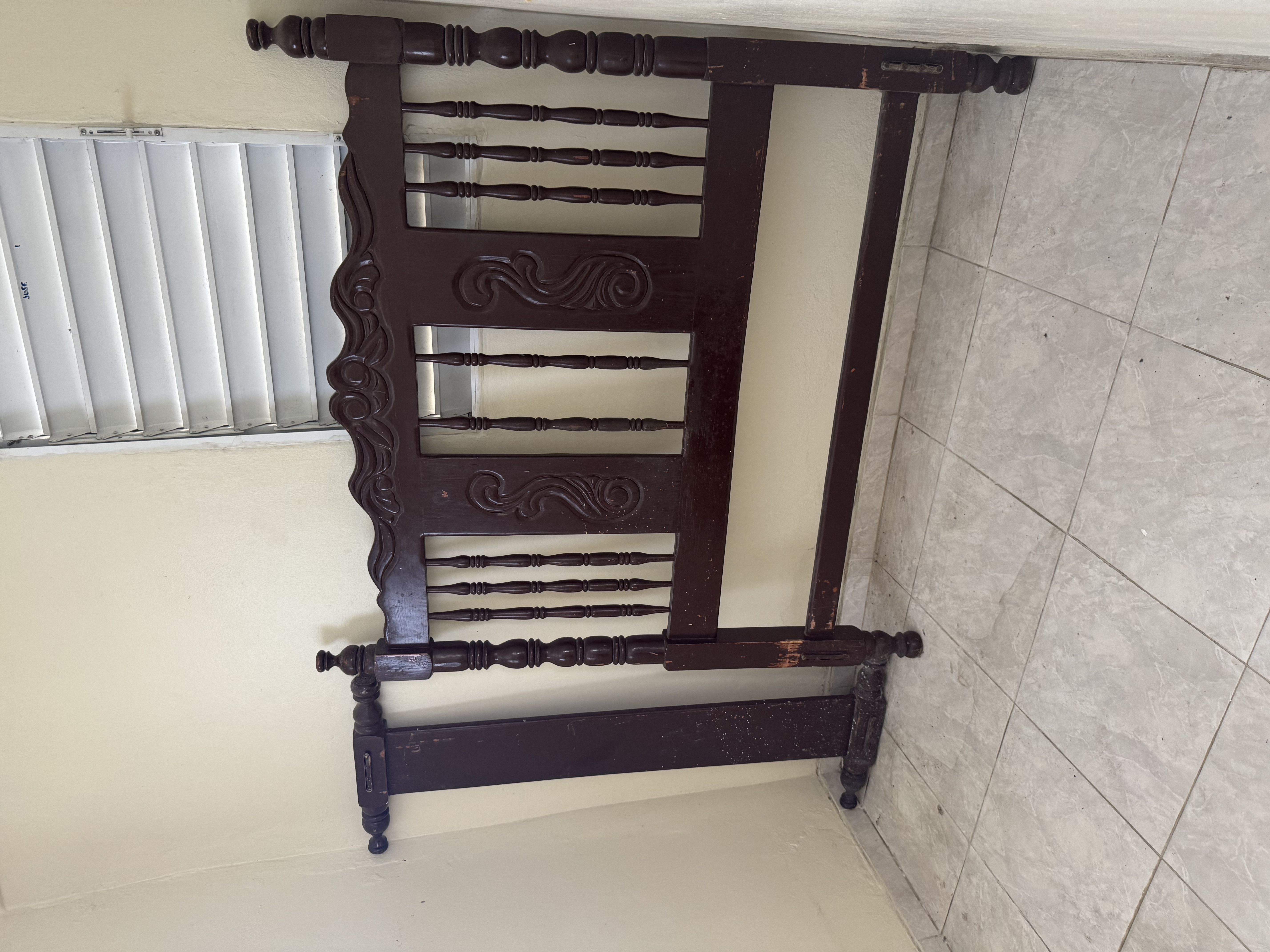 muebles y colchones - 🛏️ Espaldar de Cama en Madera Maciza – Diseño Clá 3