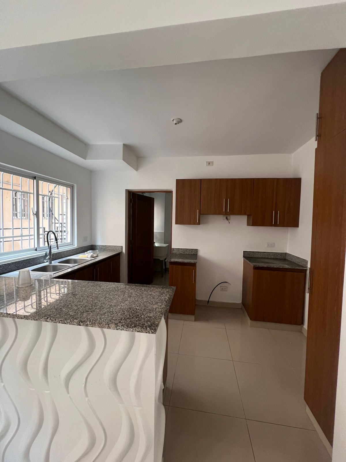 apartamentos - Alquilo apto de 2 hab con dos parqueos y estudio 7