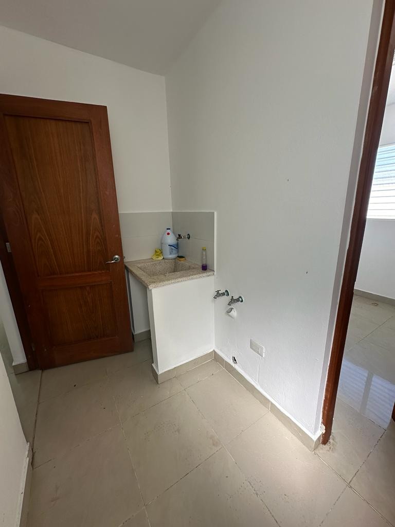 apartamentos - De Oportunidad Apartamento en Reparto Universitario 6