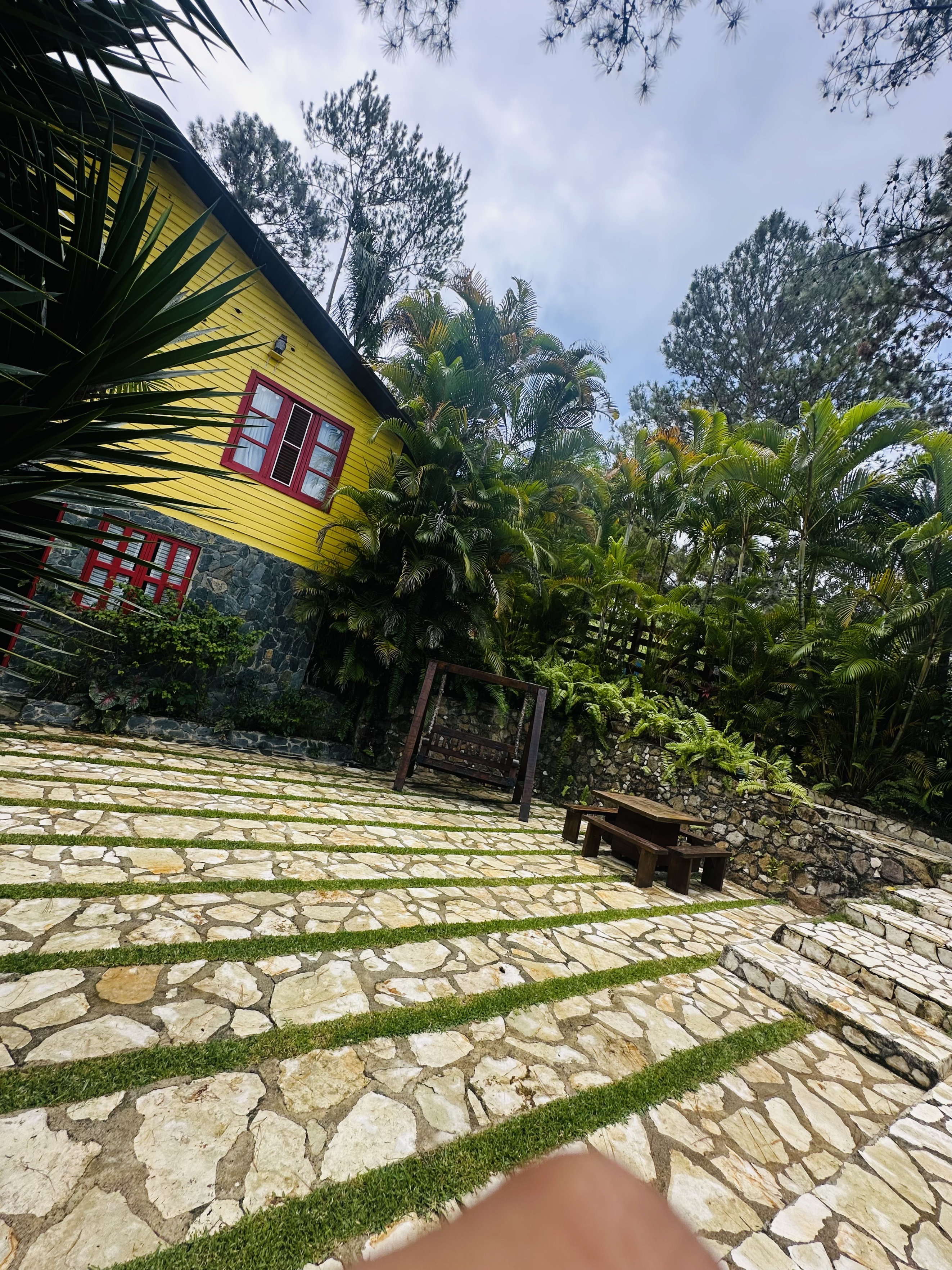 casas vacacionales y villas - Descubre tu refugio ideal en Monte Bonito, Jarabacoa. Naturaleza, lujo y paz. 4