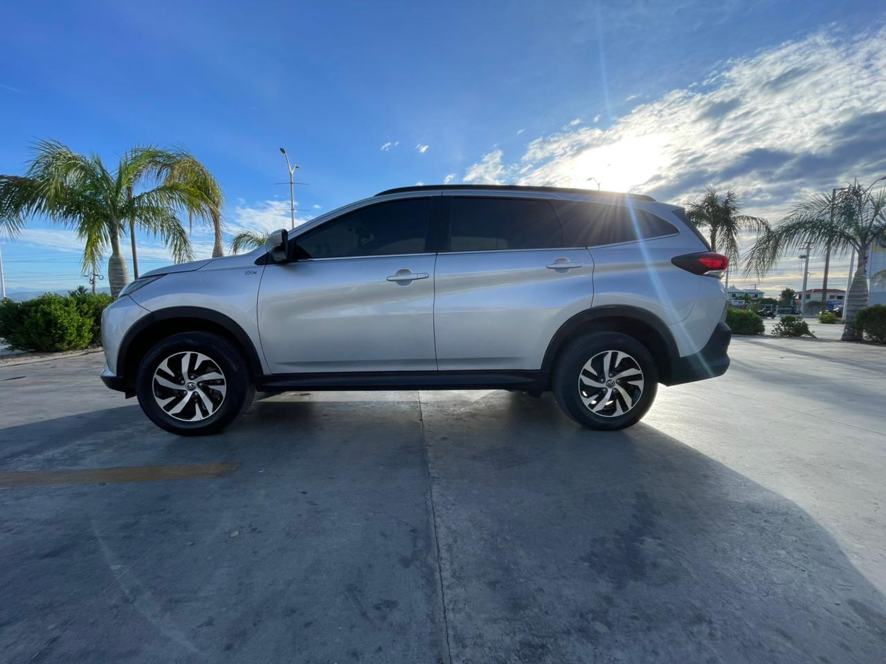 jeepetas y camionetas - Toyota Rush 2020 3 filas de Asientos 0
